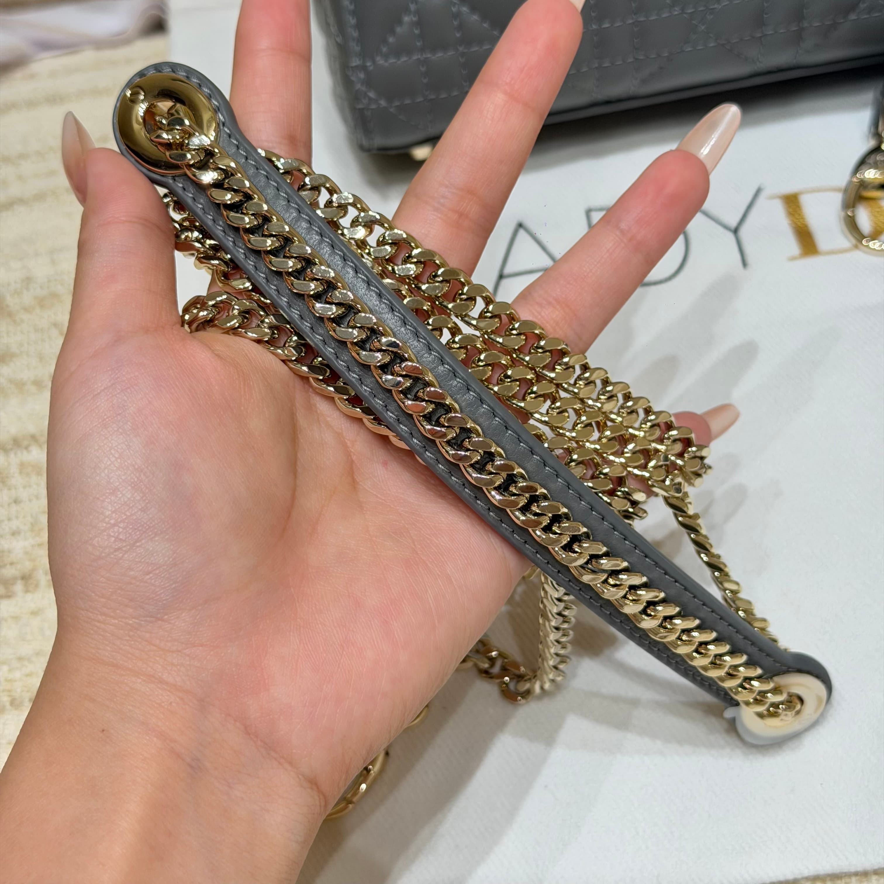 디올 레이디 디 3부작 시리즈 그레이