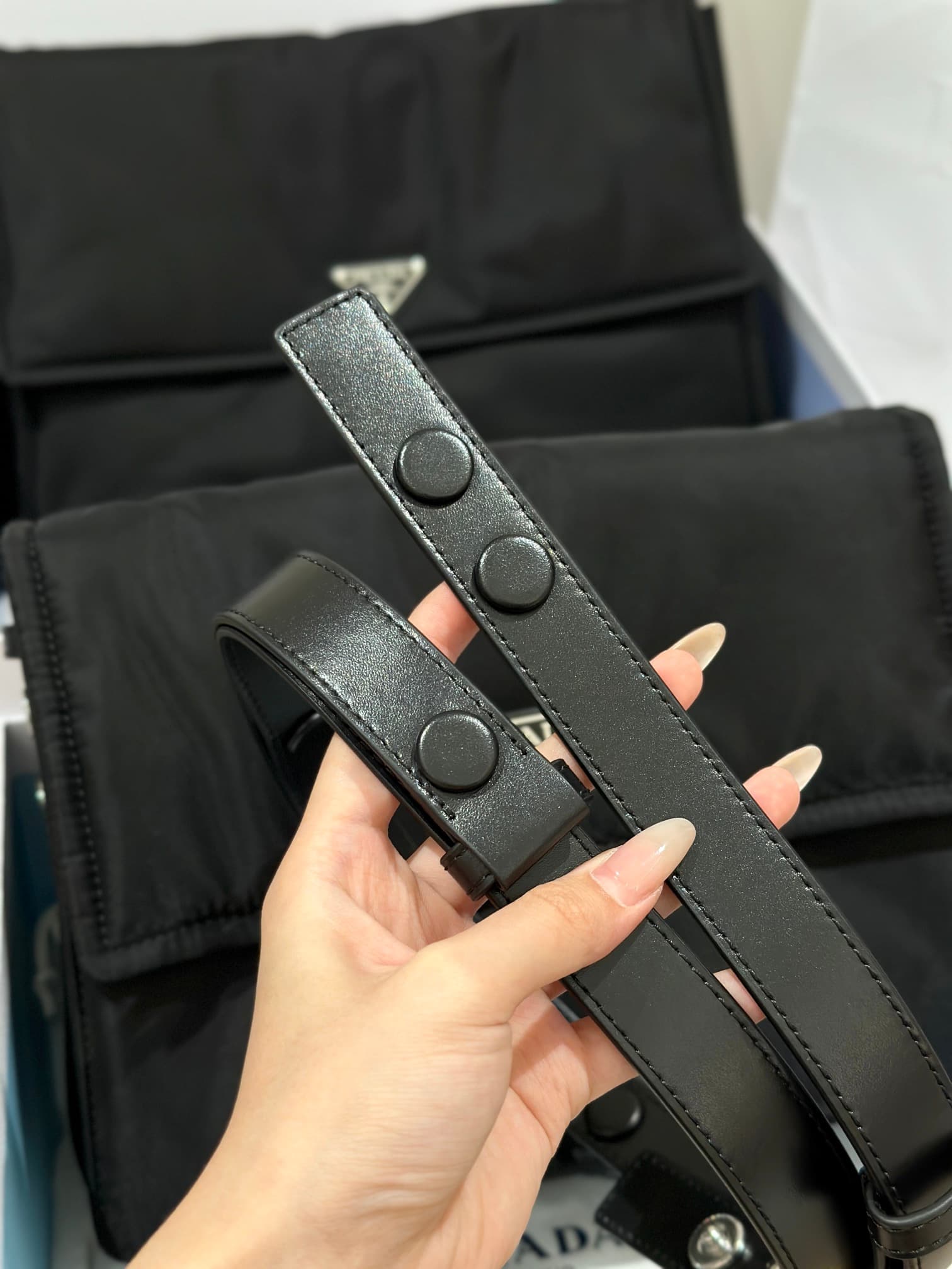프라다 인바이츠 클러치백 블랙