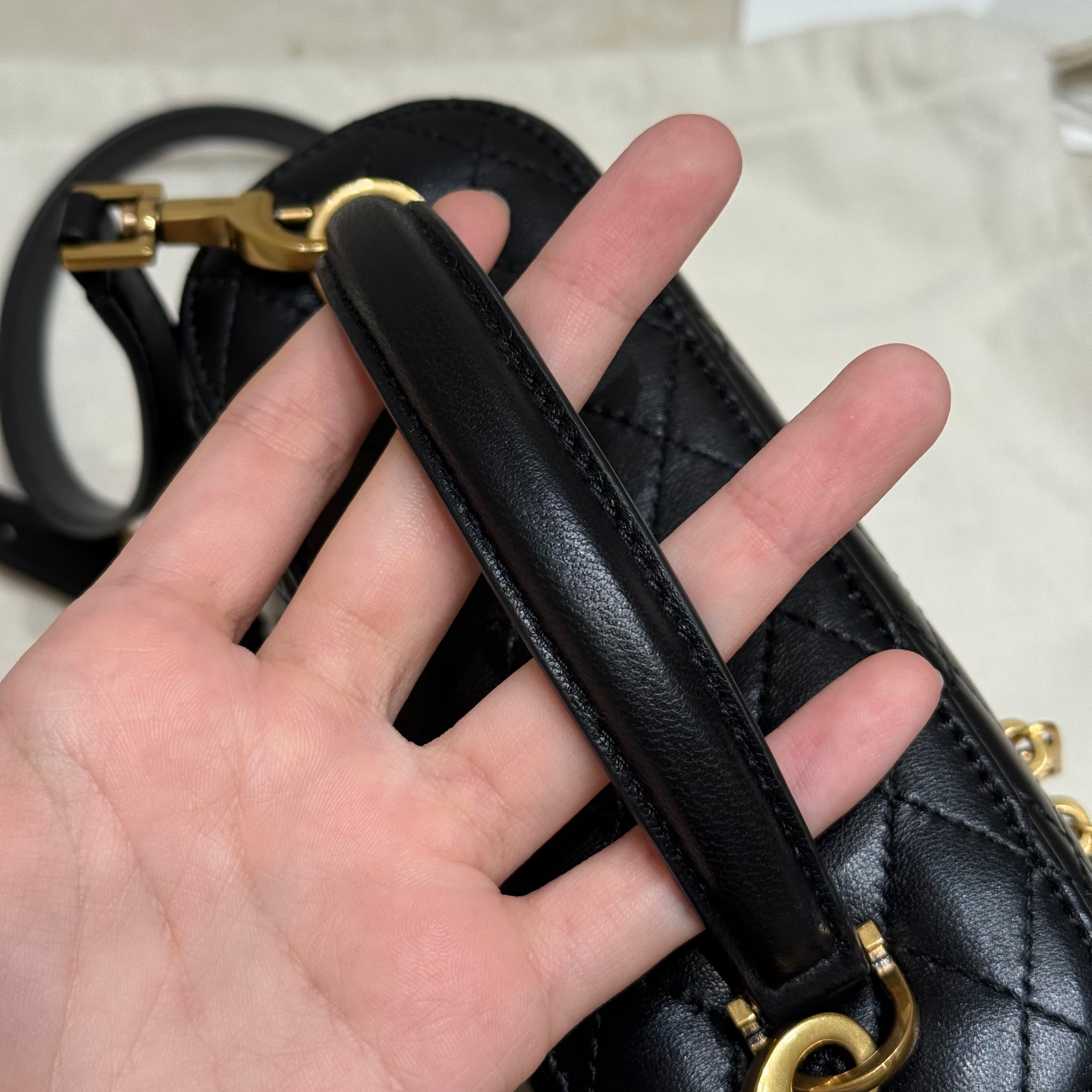 생로랑 가비 배니티 미니 클러치 블랙