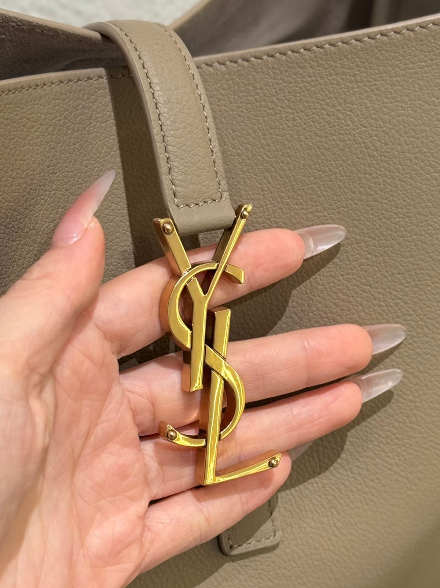 생로랑(YSL) 르 5아7 호보백 라지 토프