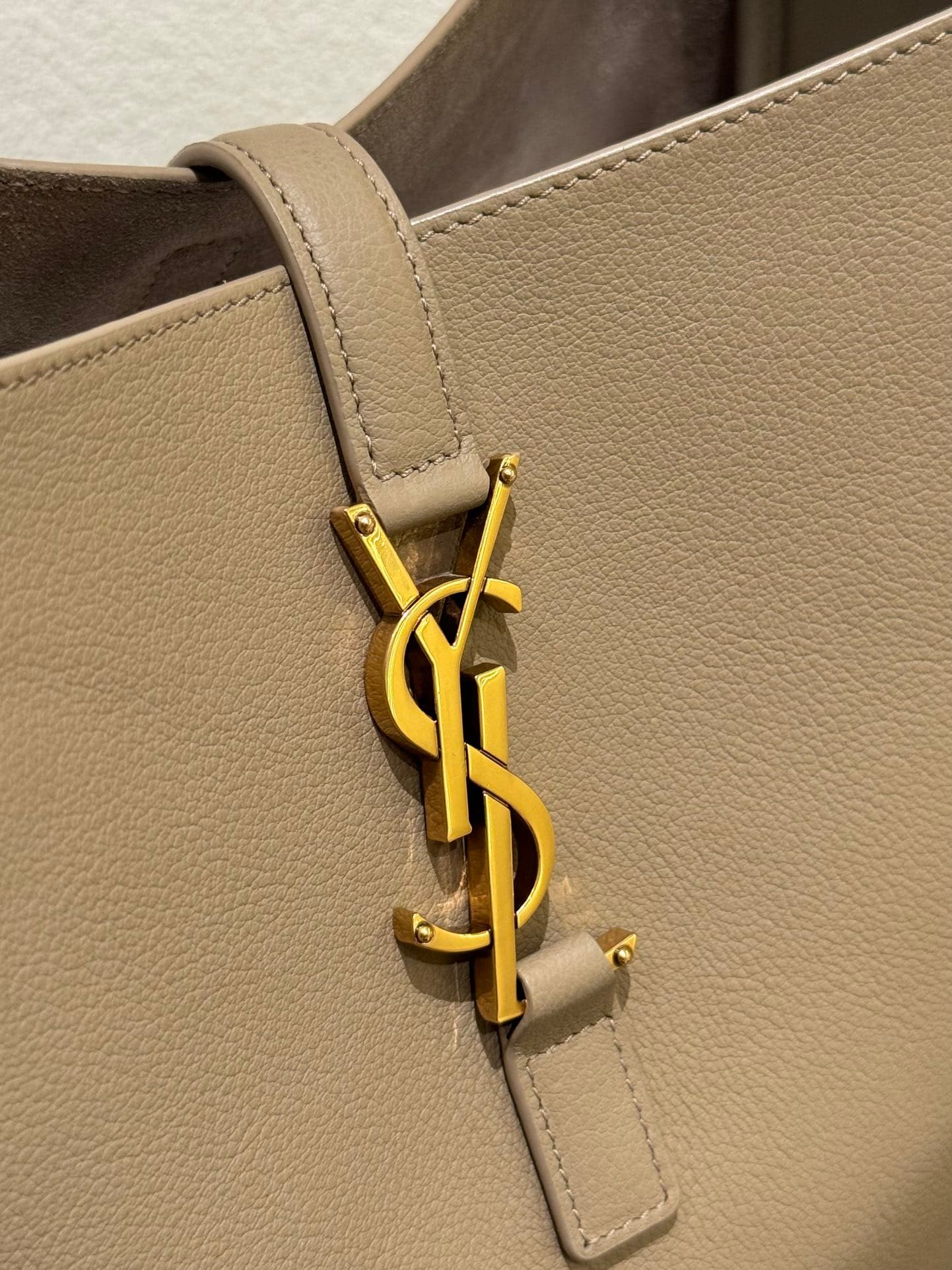 생로랑(YSL) 르 5아7 호보백 라지 토프
