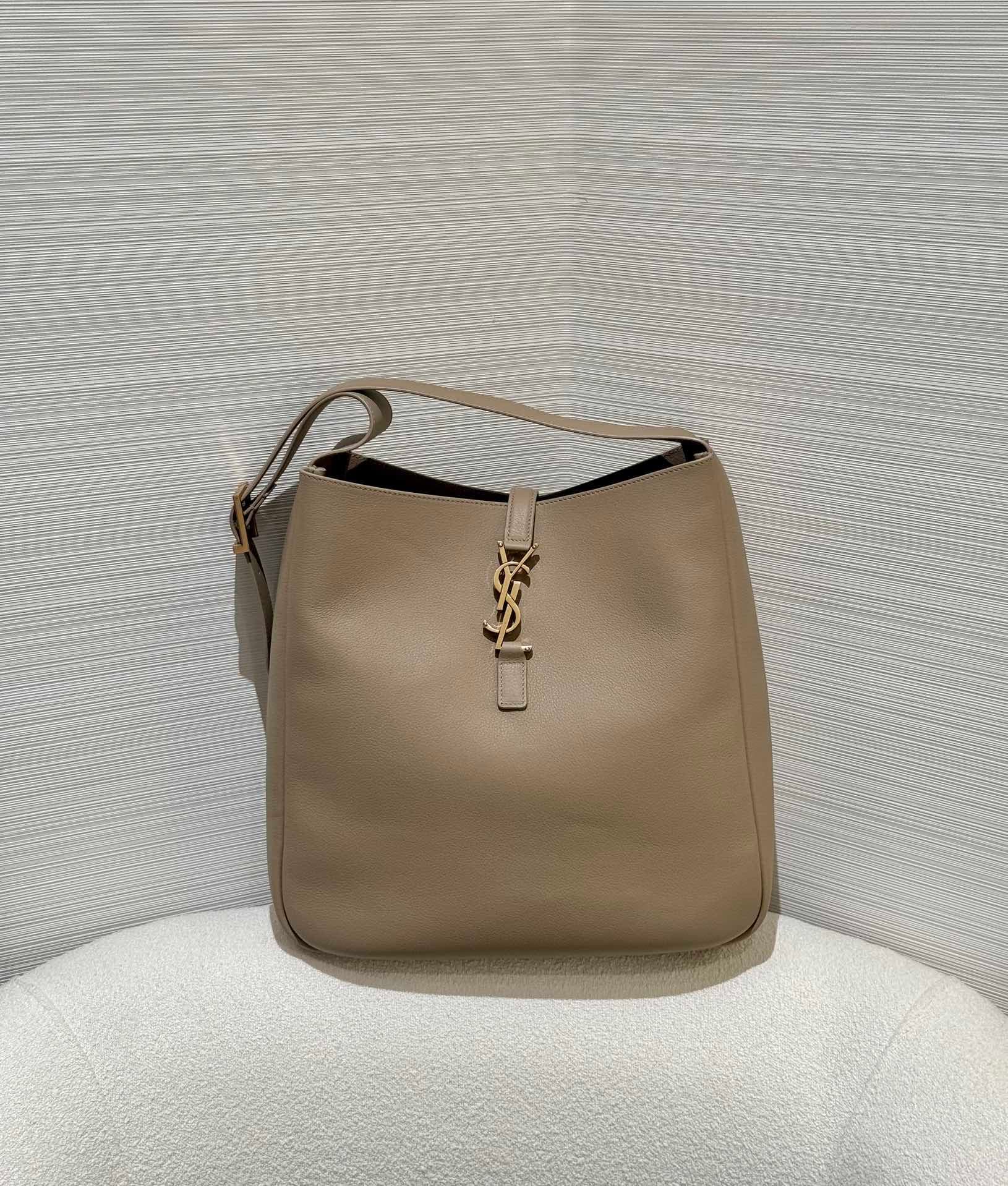 생로랑(YSL) 르 5아7 호보백 라지 토프