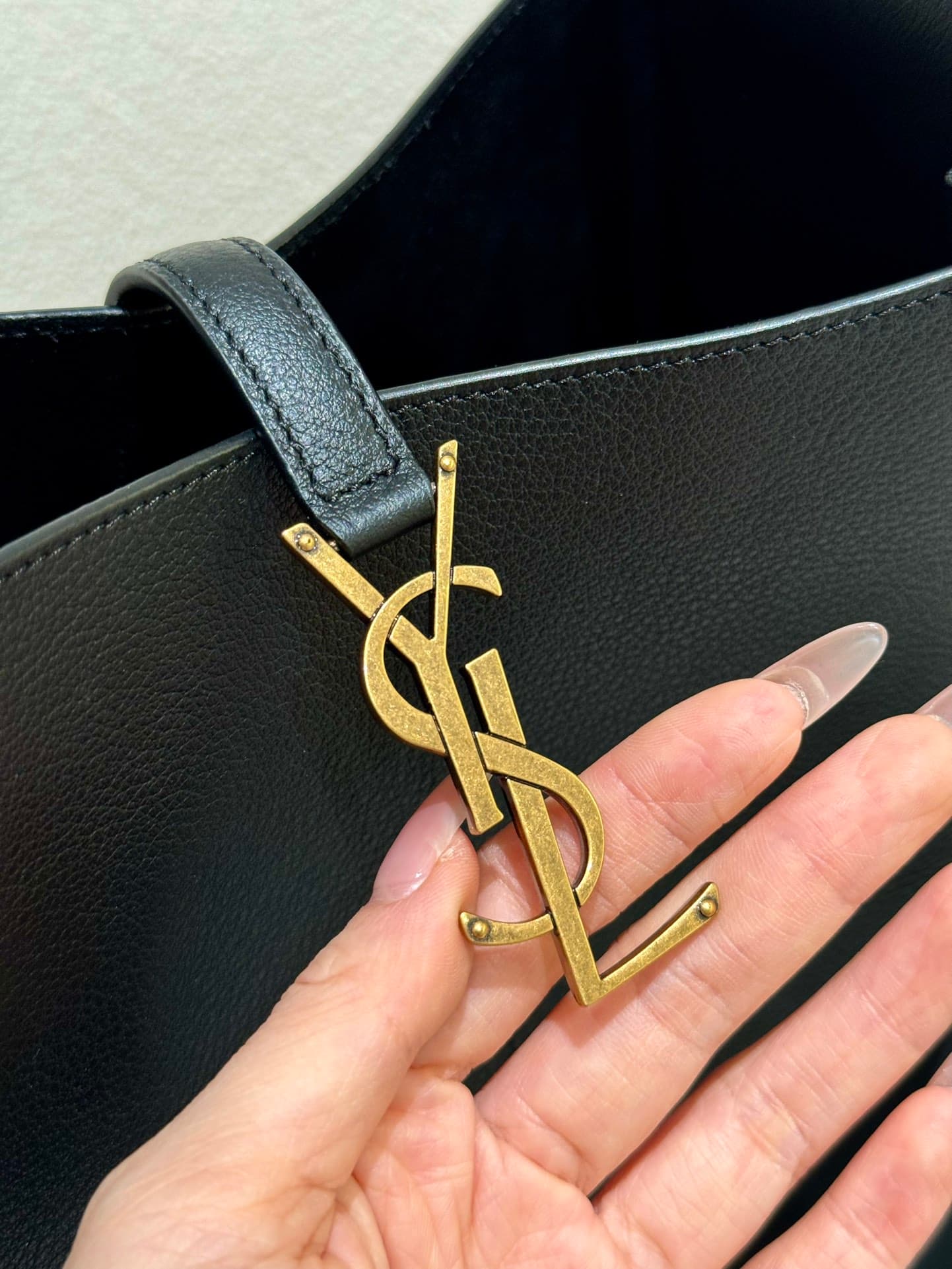 생로랑(YSL) 르 5아7 호보백 스몰 블랙