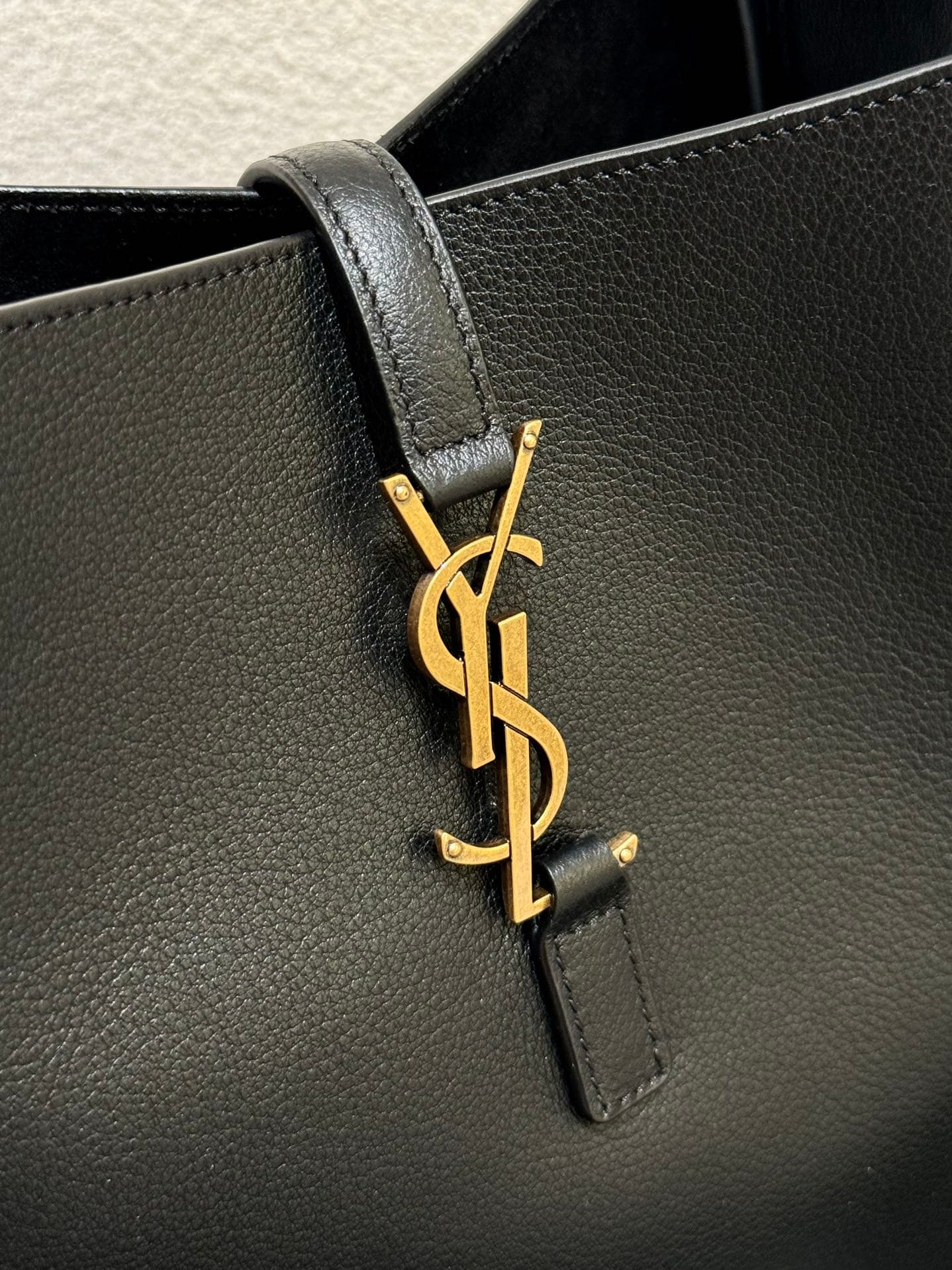 생로랑(YSL) 르 5아7 호보백 스몰 블랙