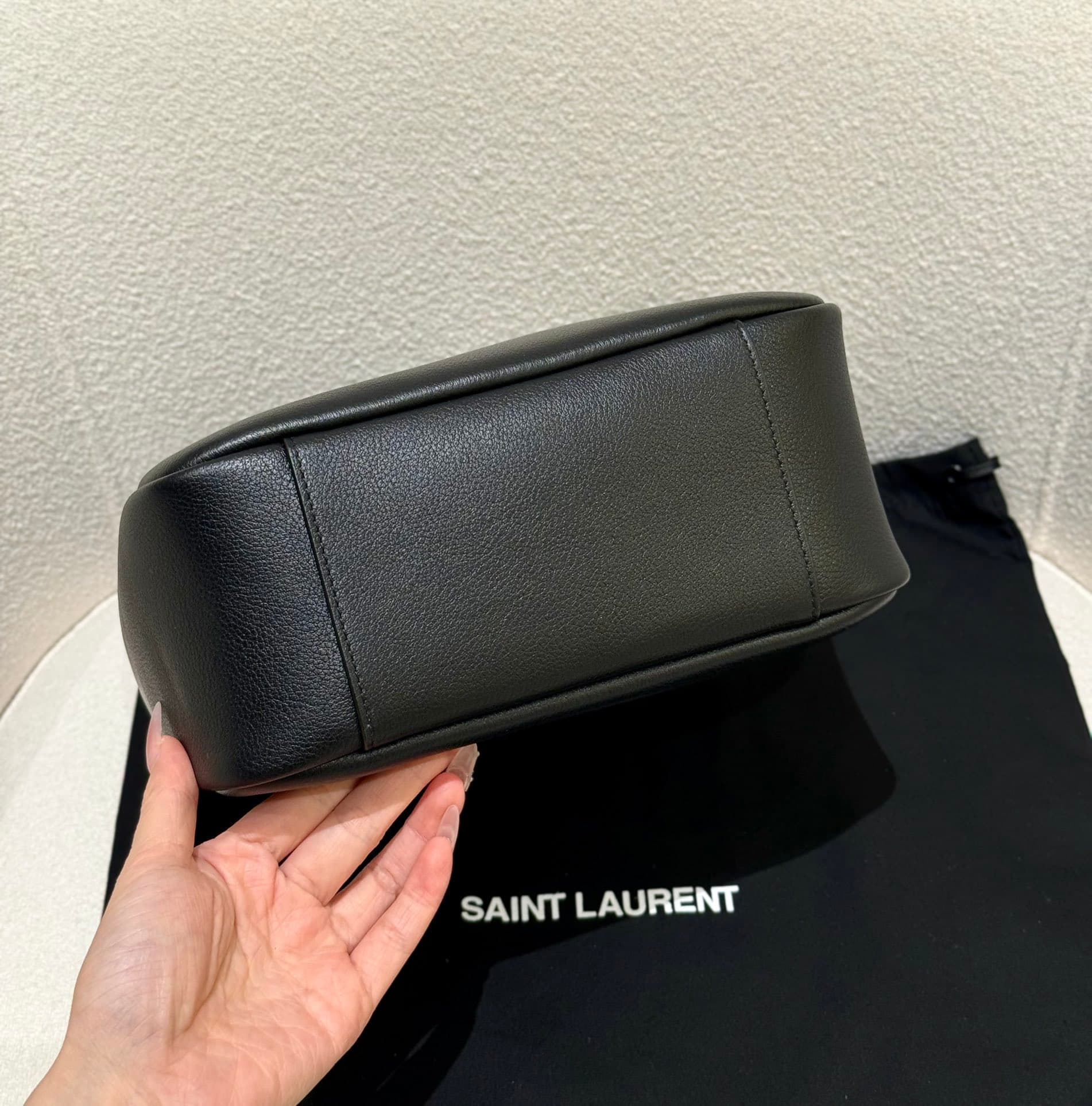 생로랑(YSL) 르 5아7 호보백 스몰 블랙