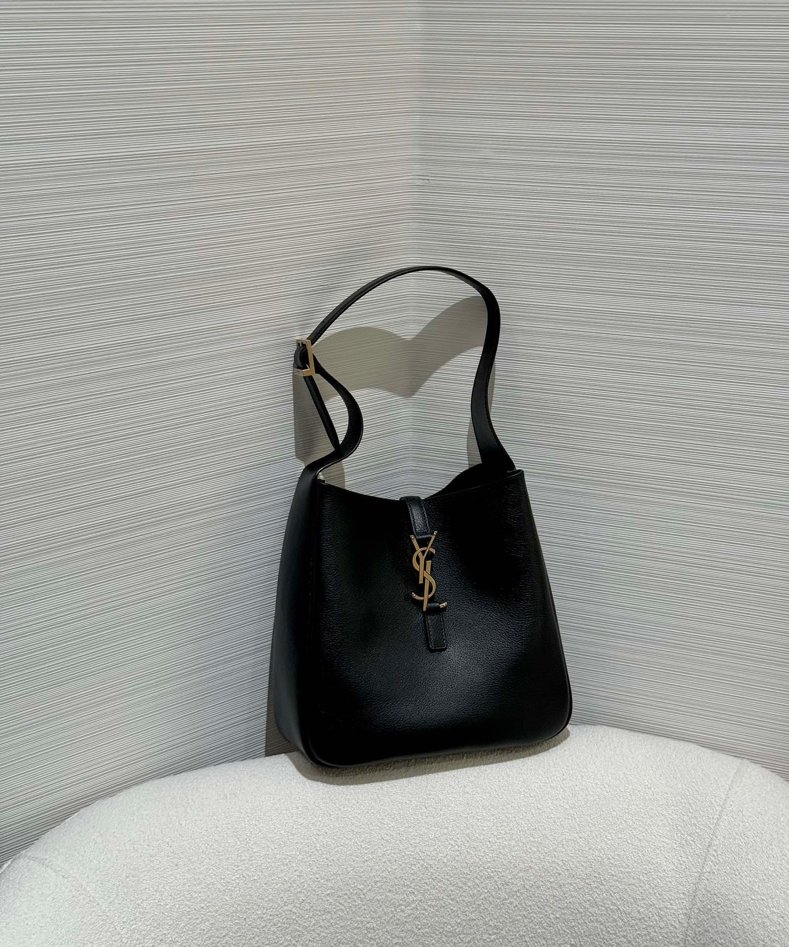 생로랑(YSL) 르 5아7 호보백 스몰 블랙