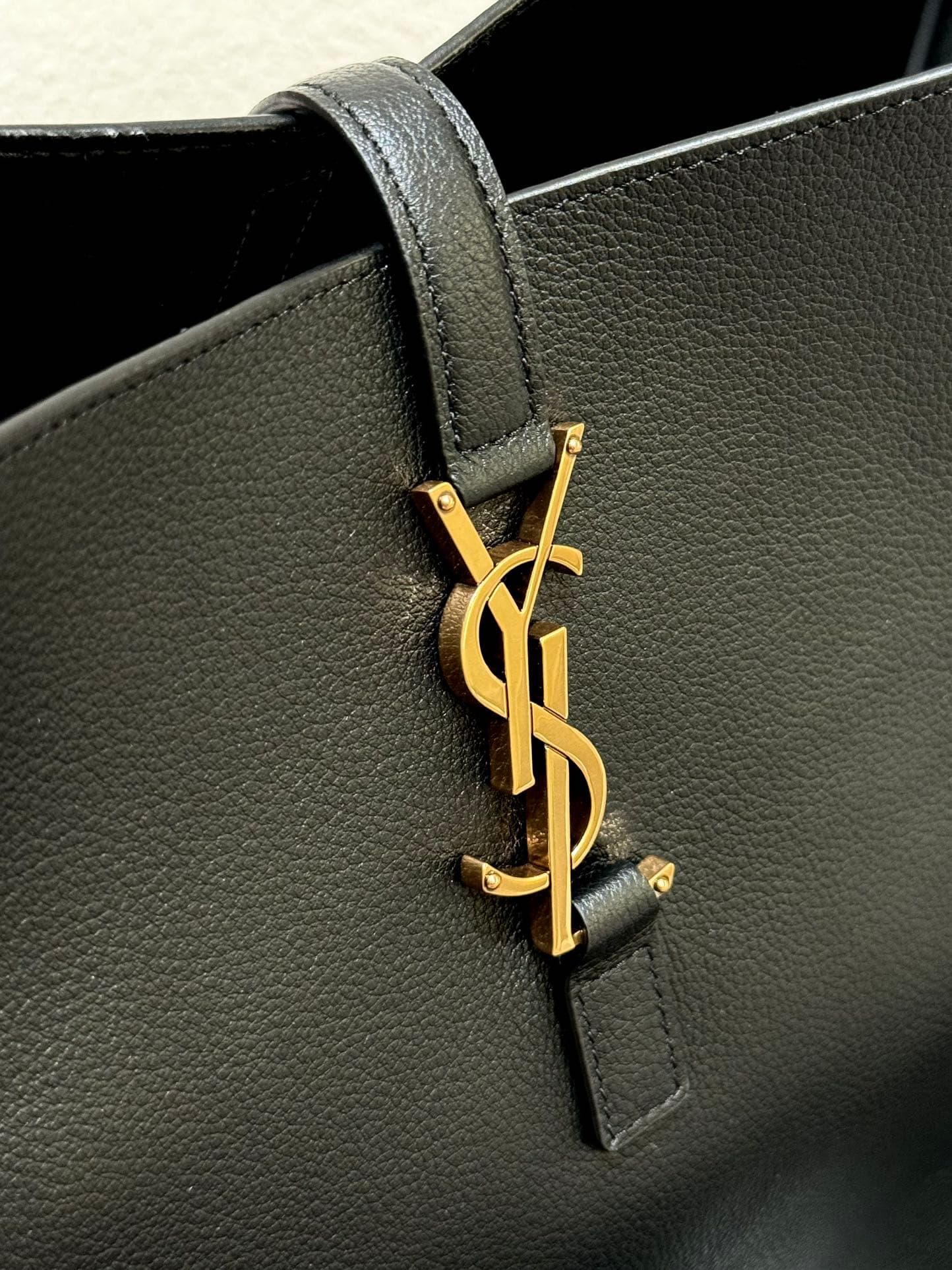 생로랑(YSL) 르 5아7 호보백 라지 블랙