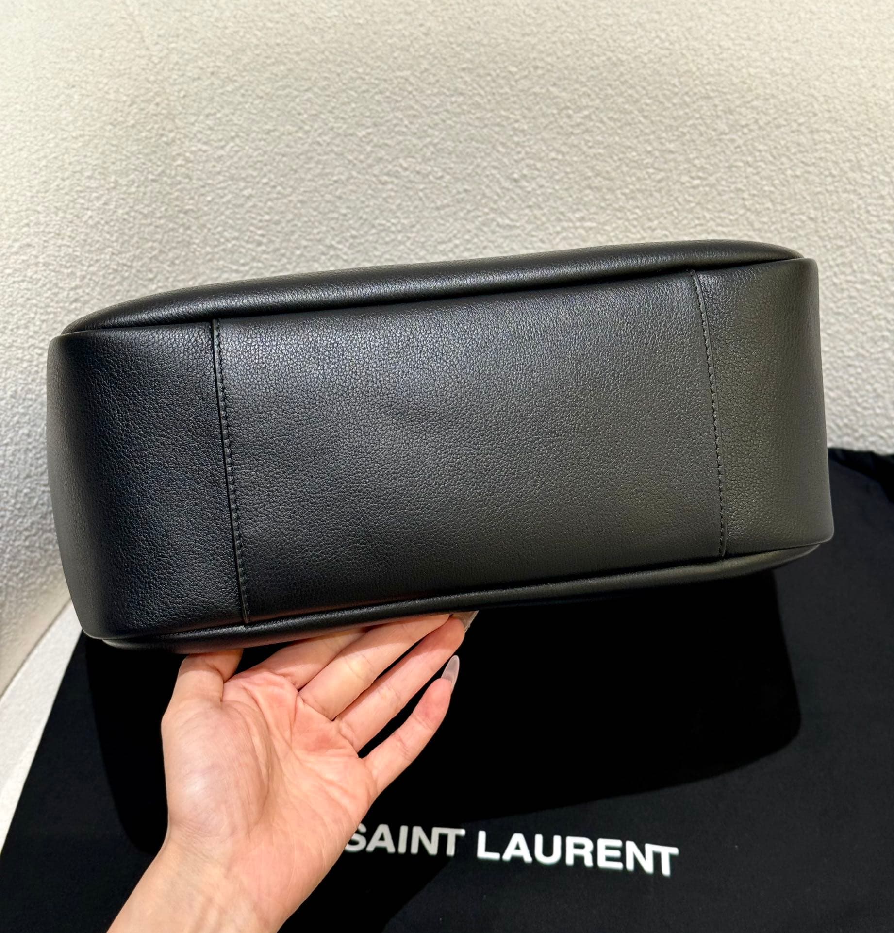생로랑(YSL) 르 5아7 호보백 라지 블랙