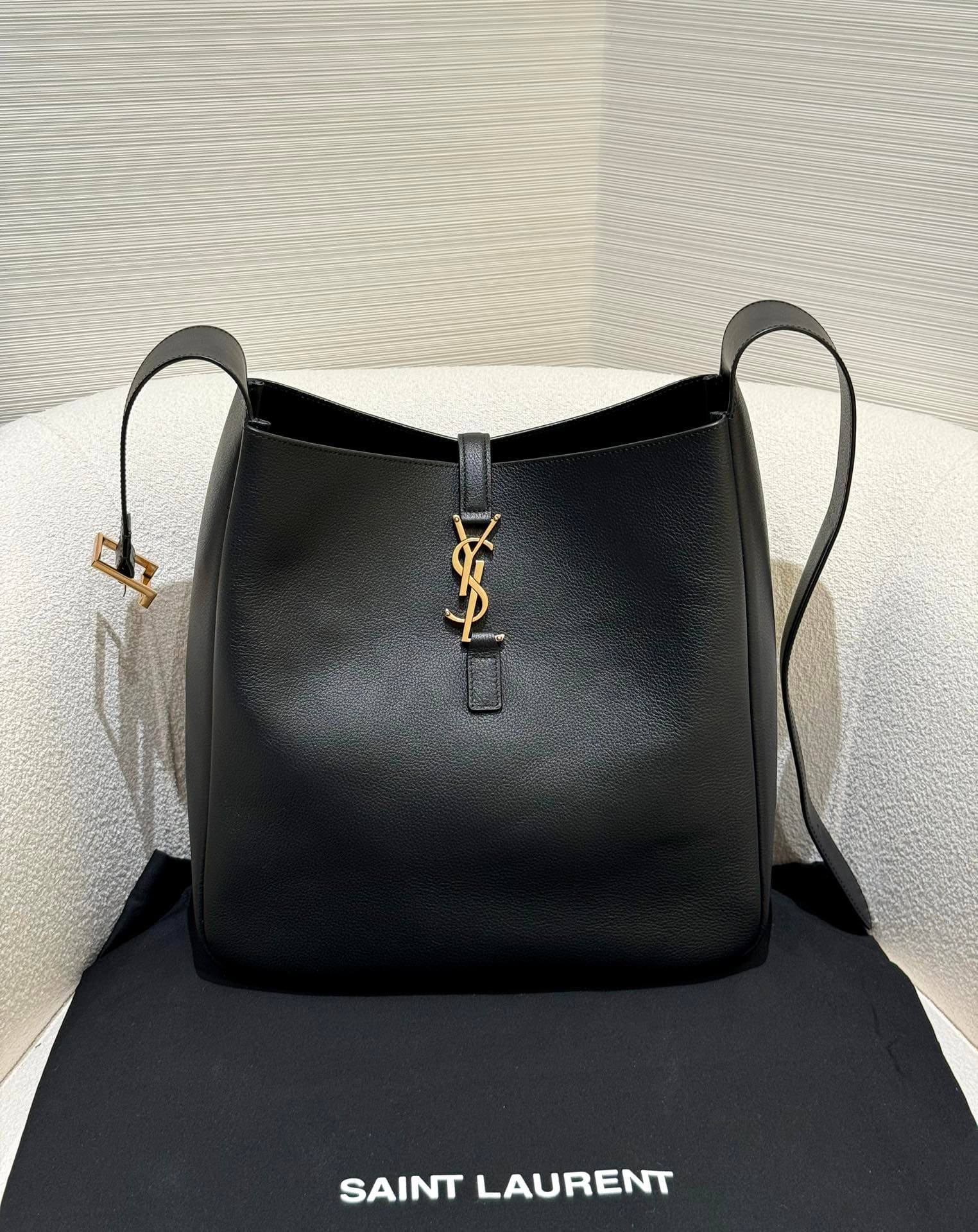 생로랑(YSL) 르 5아7 호보백 라지 블랙