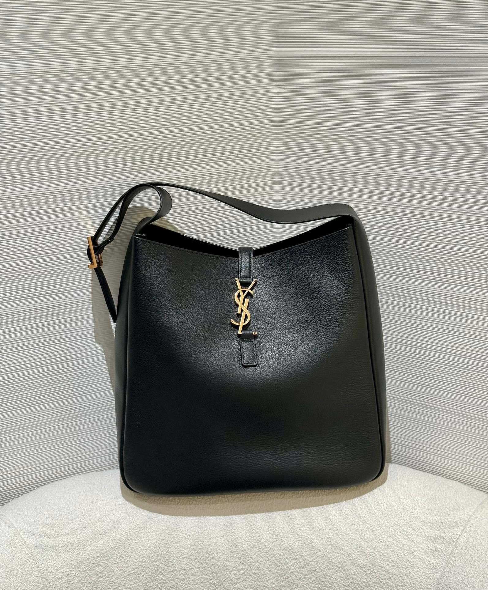 생로랑(YSL) 르 5아7 호보백 라지 블랙