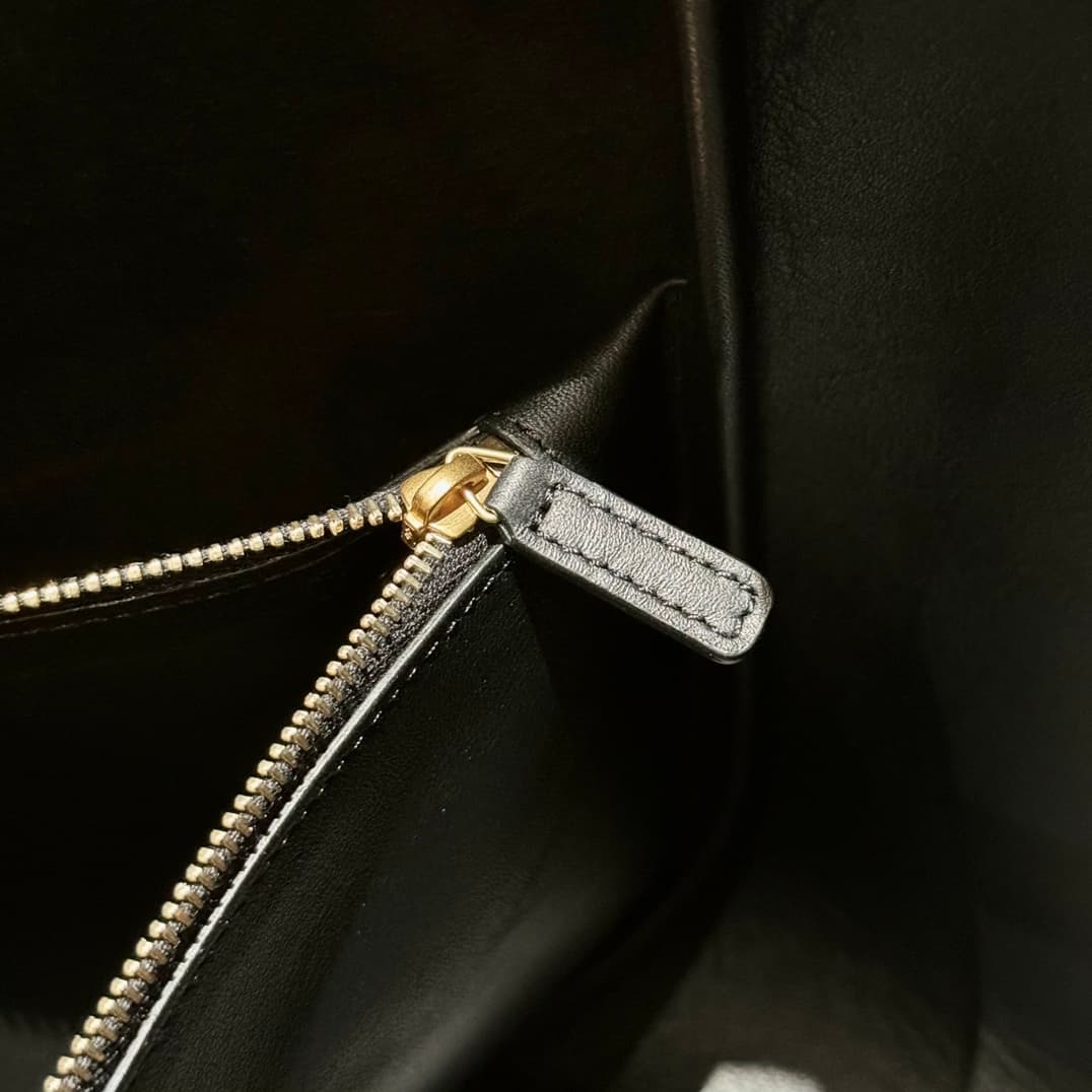 생로랑(YSL) 르 5아7 호보백 라지 블랙