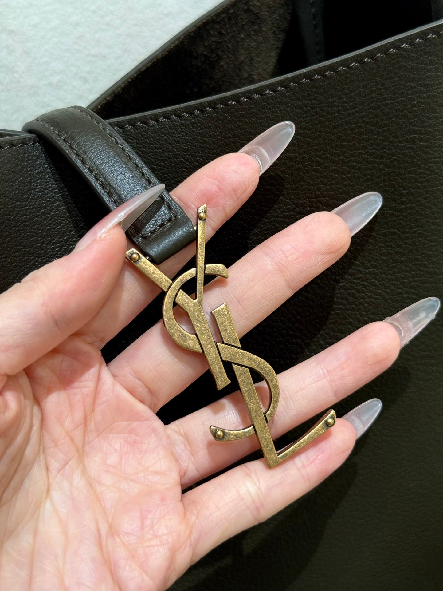 생로랑(YSL) 르 5아7 호보백 스몰 카키(다크올리브)