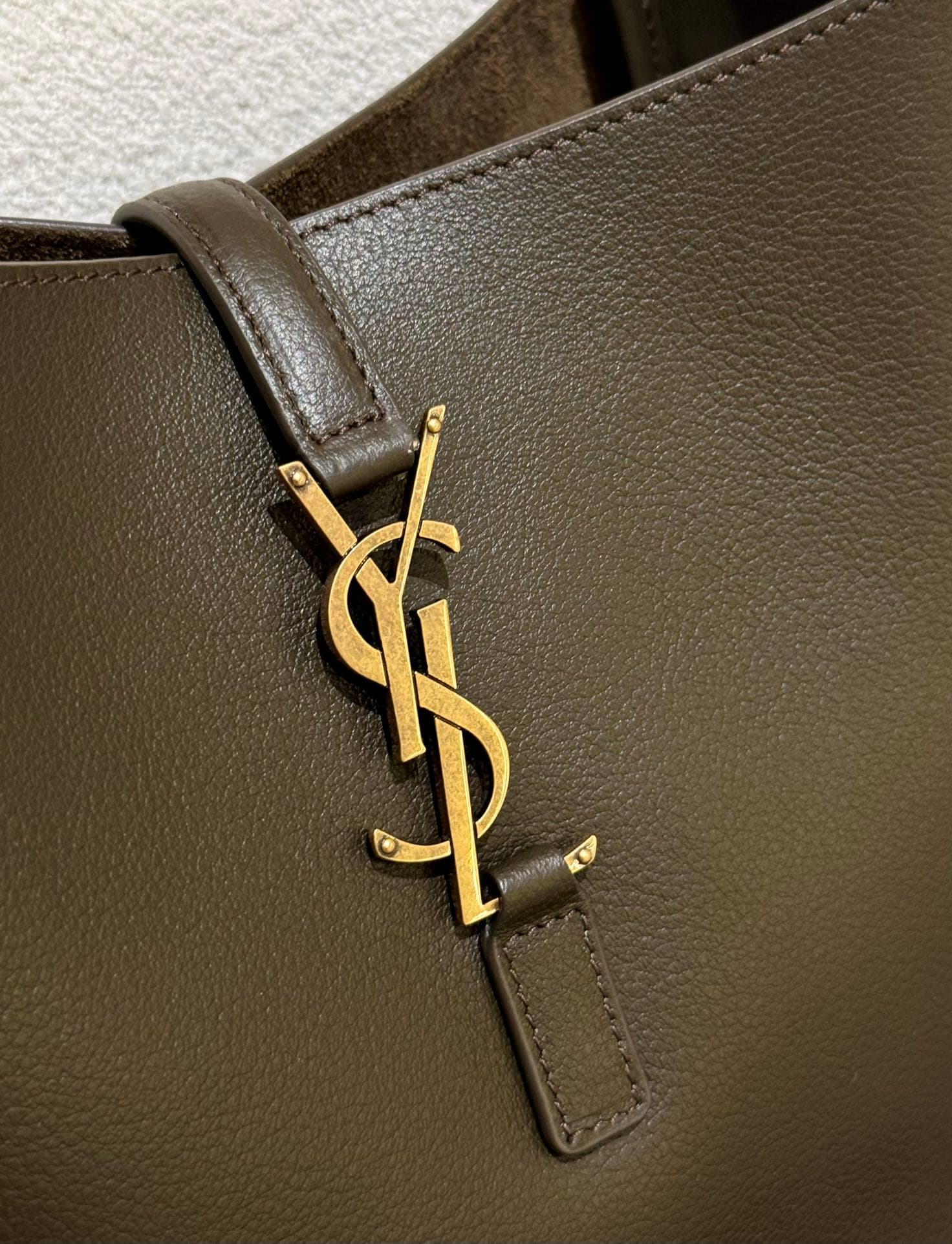 생로랑(YSL) 르 5아7 호보백 스몰 카키(다크올리브)