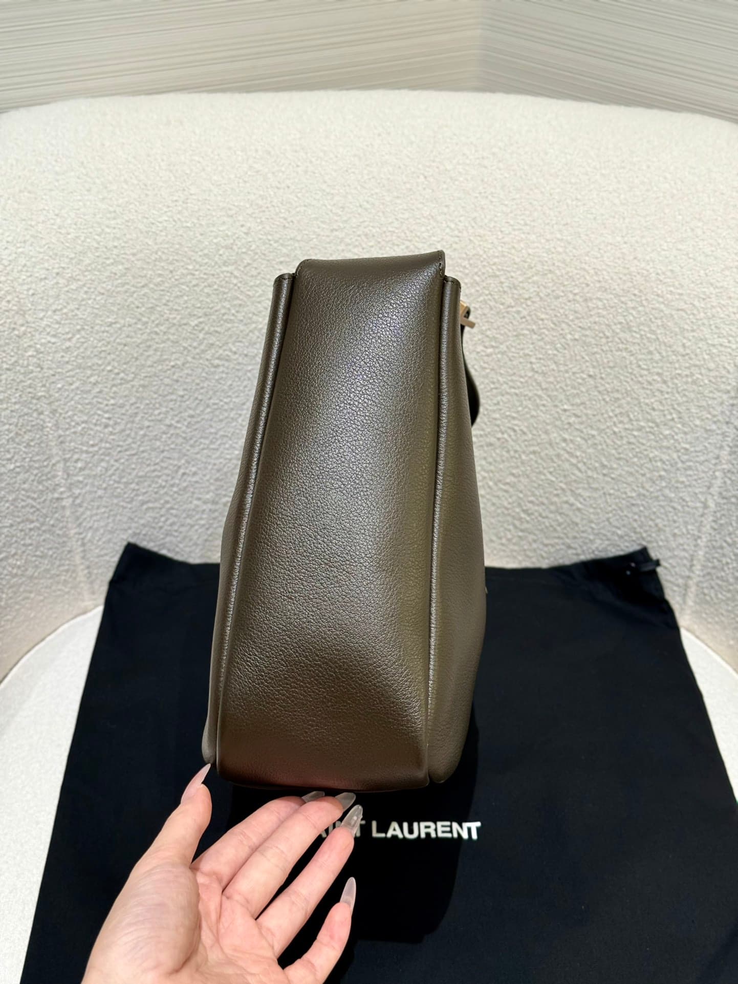 생로랑(YSL) 르 5아7 호보백 스몰 카키(다크올리브)
