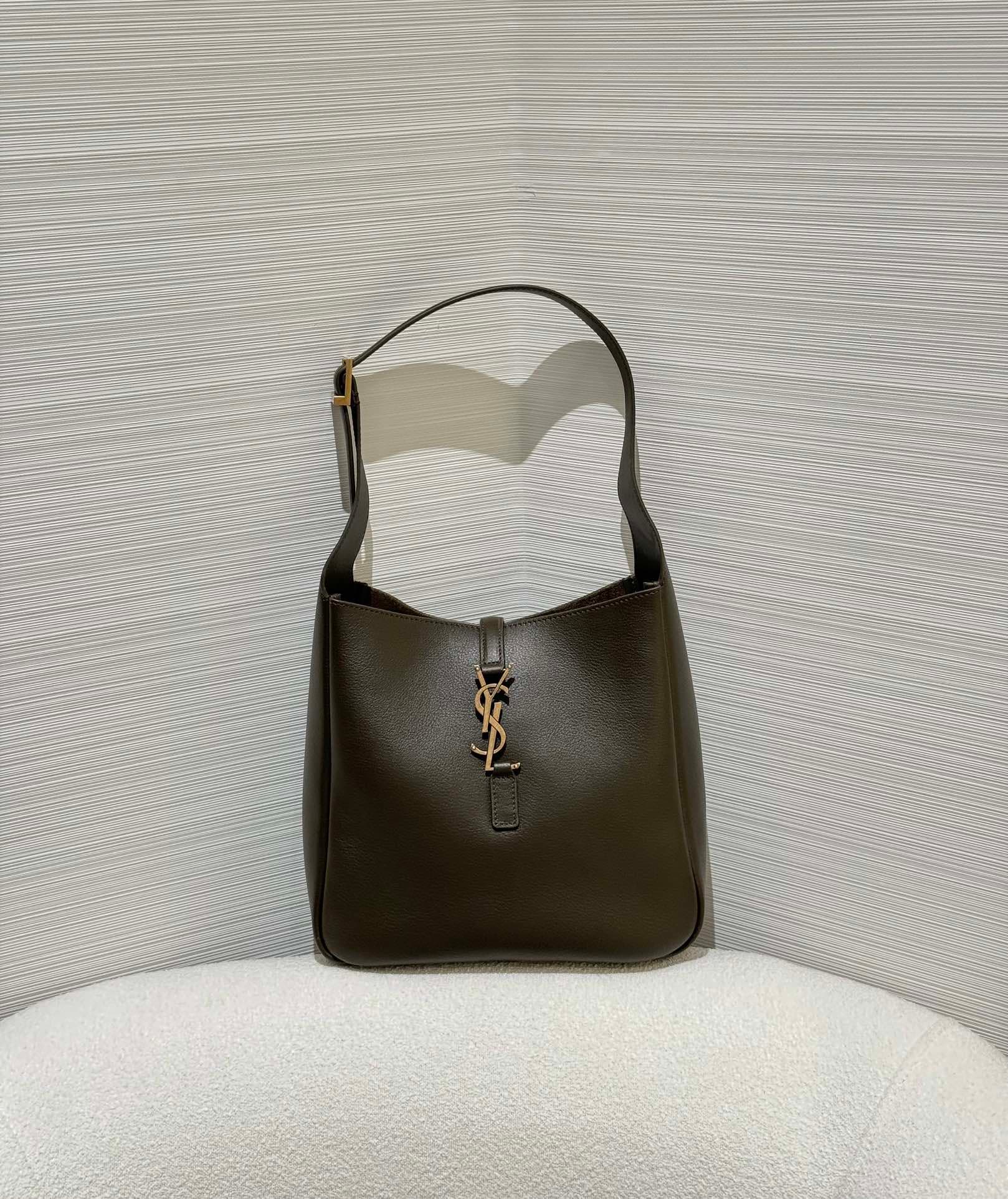 생로랑(YSL) 르 5아7 호보백 스몰 카키(다크올리브)
