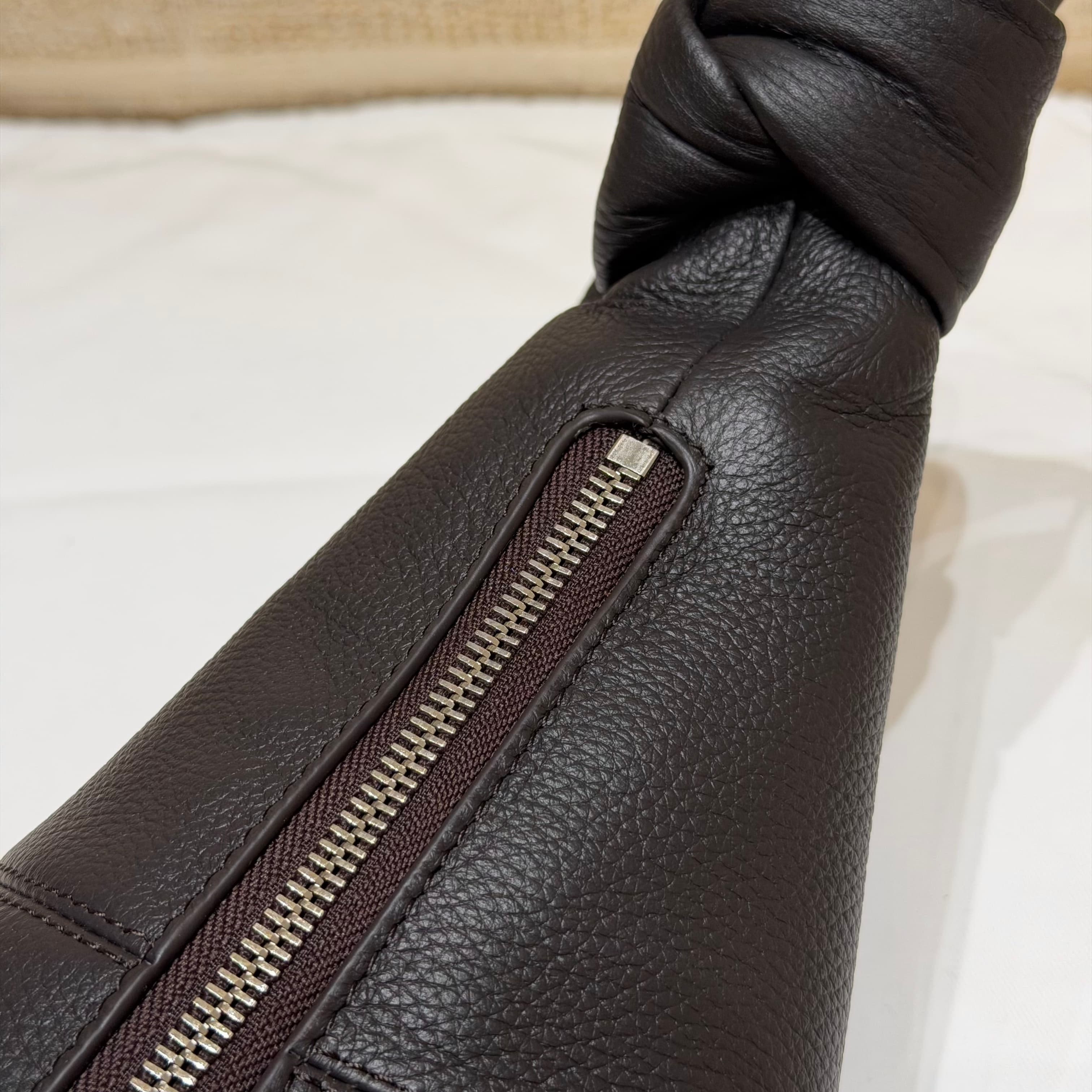 르메르 크루아상백 미디움 (Lemaire Croissant Bag Medium) 리치브라운