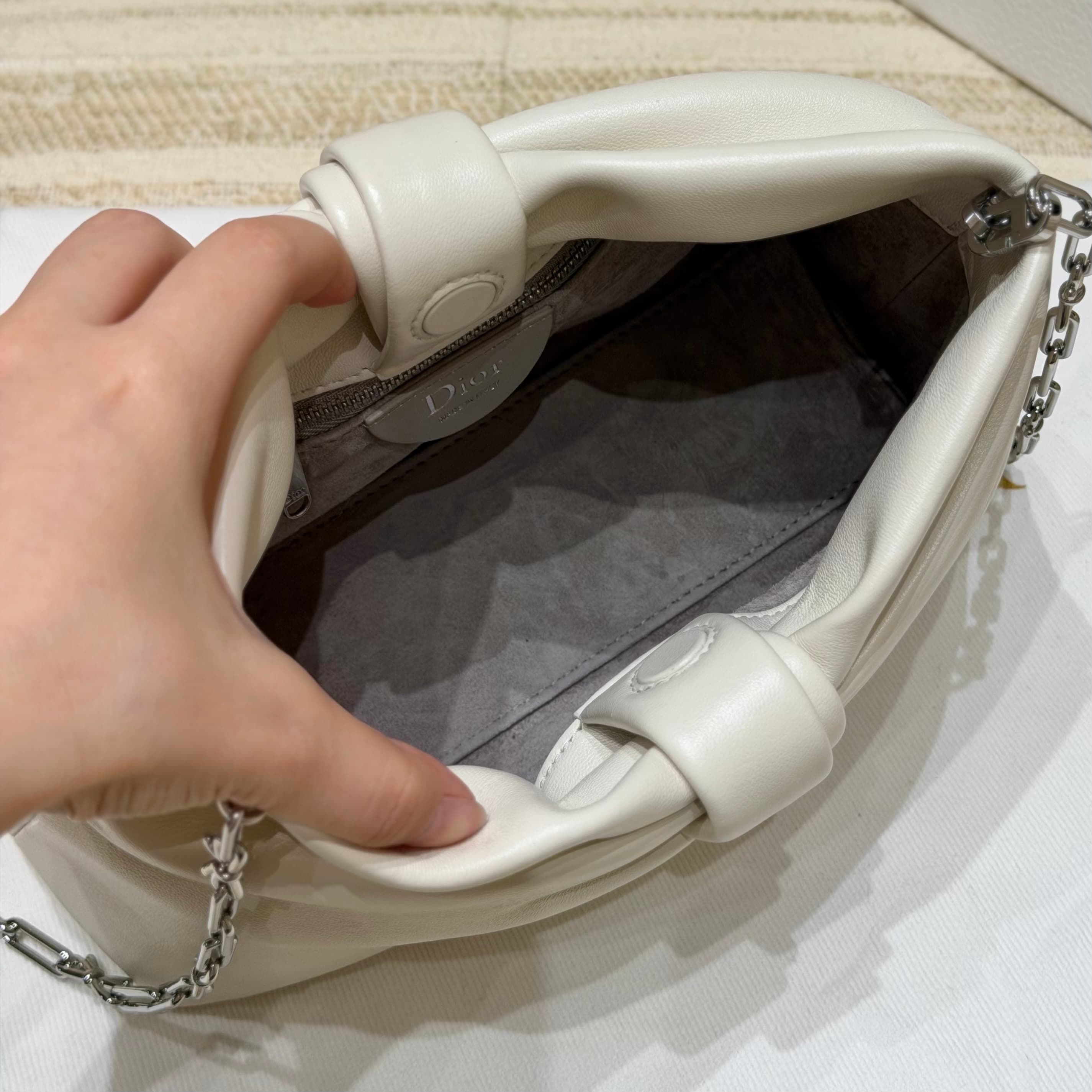 디올 리본(보우) 클러치백 화이트