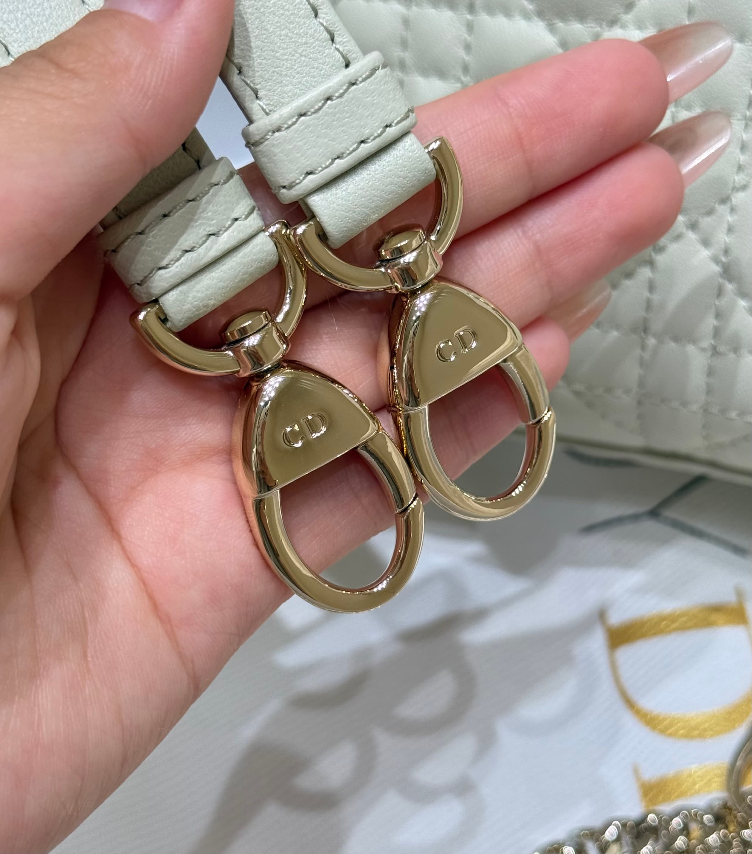 디올 레이디 디 휠 3부작 화이트