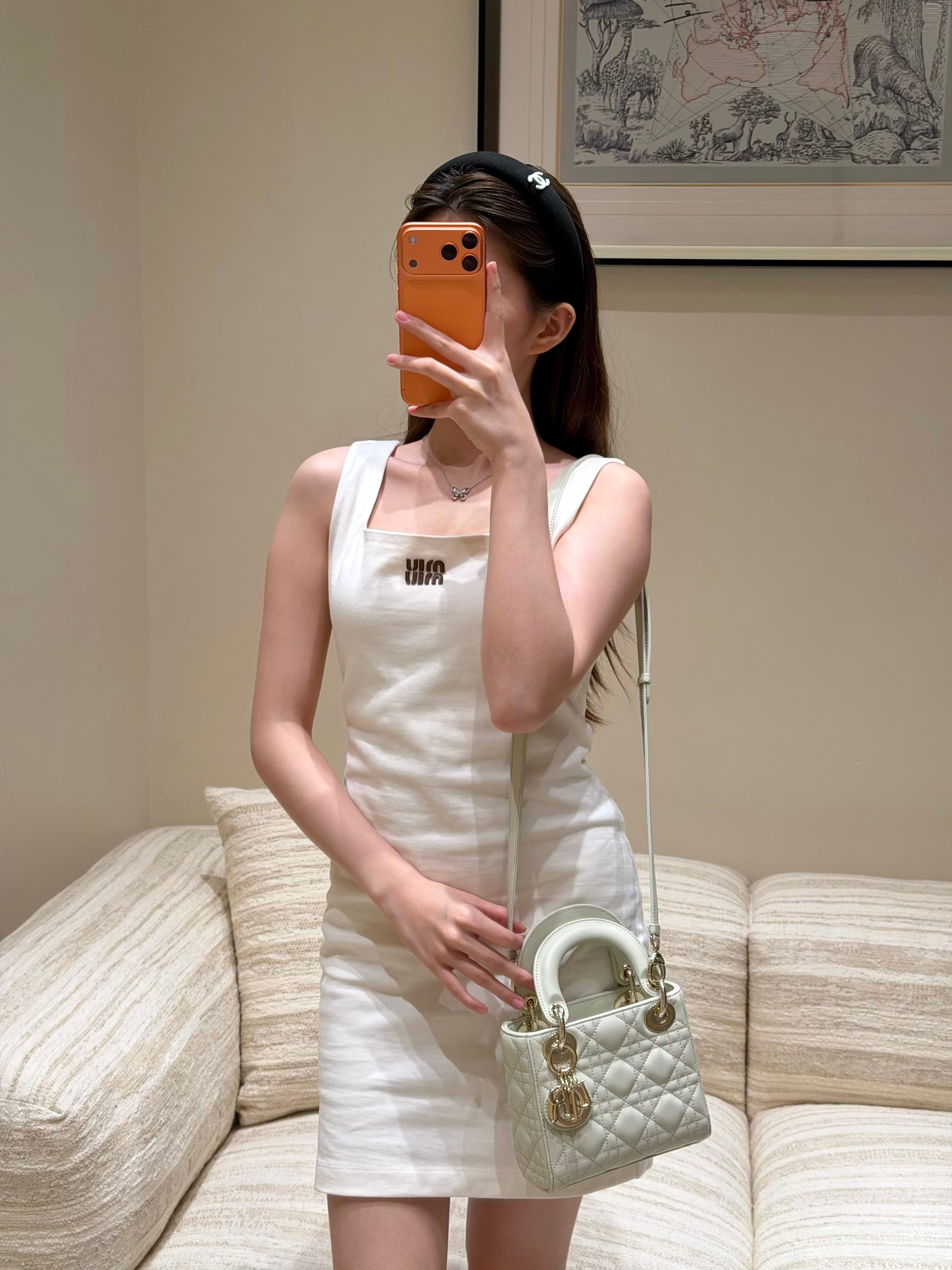 디올 레이디 디 휠 3부작 화이트