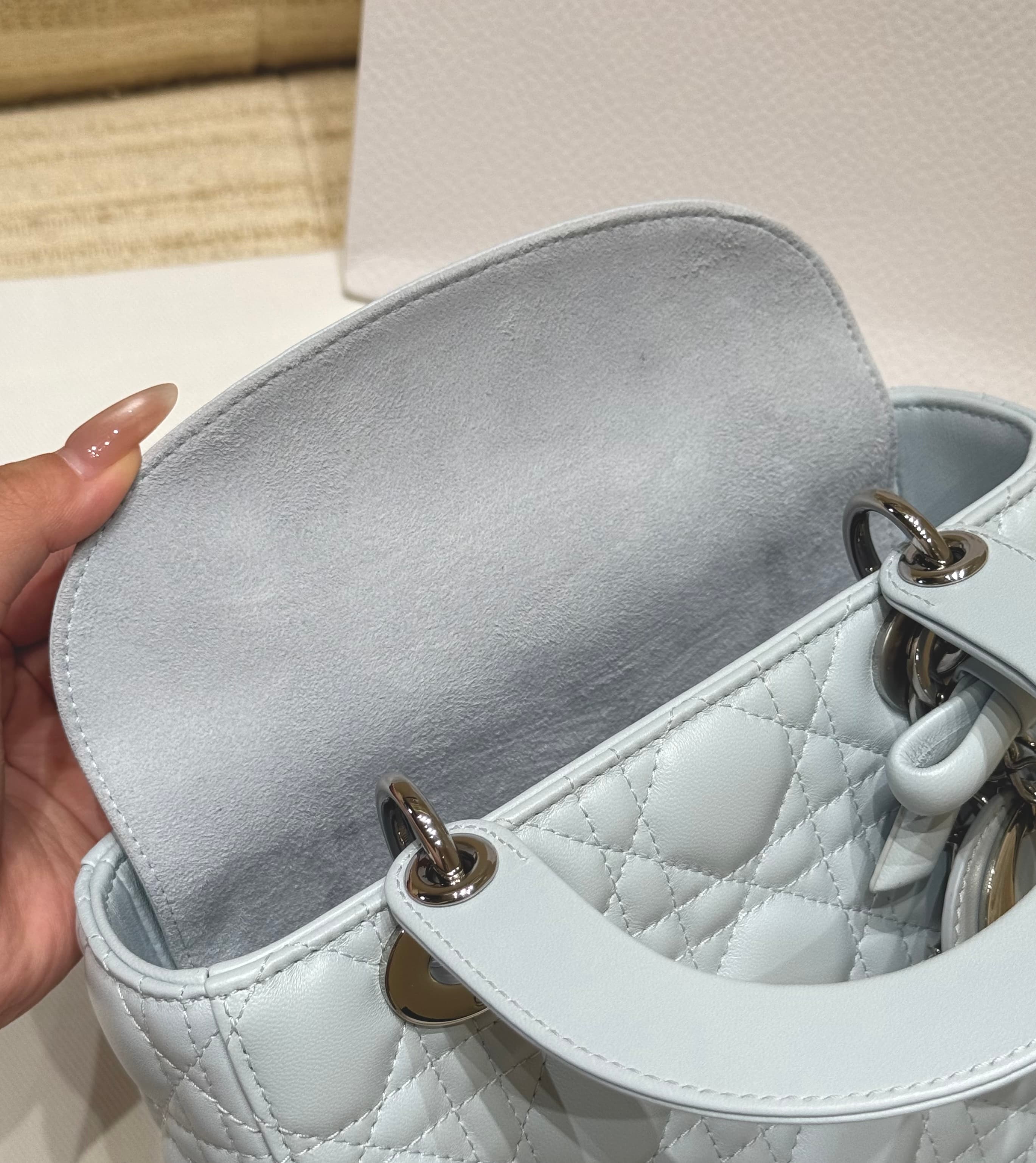 디올 레이디 디 보우 시리즈 그레이