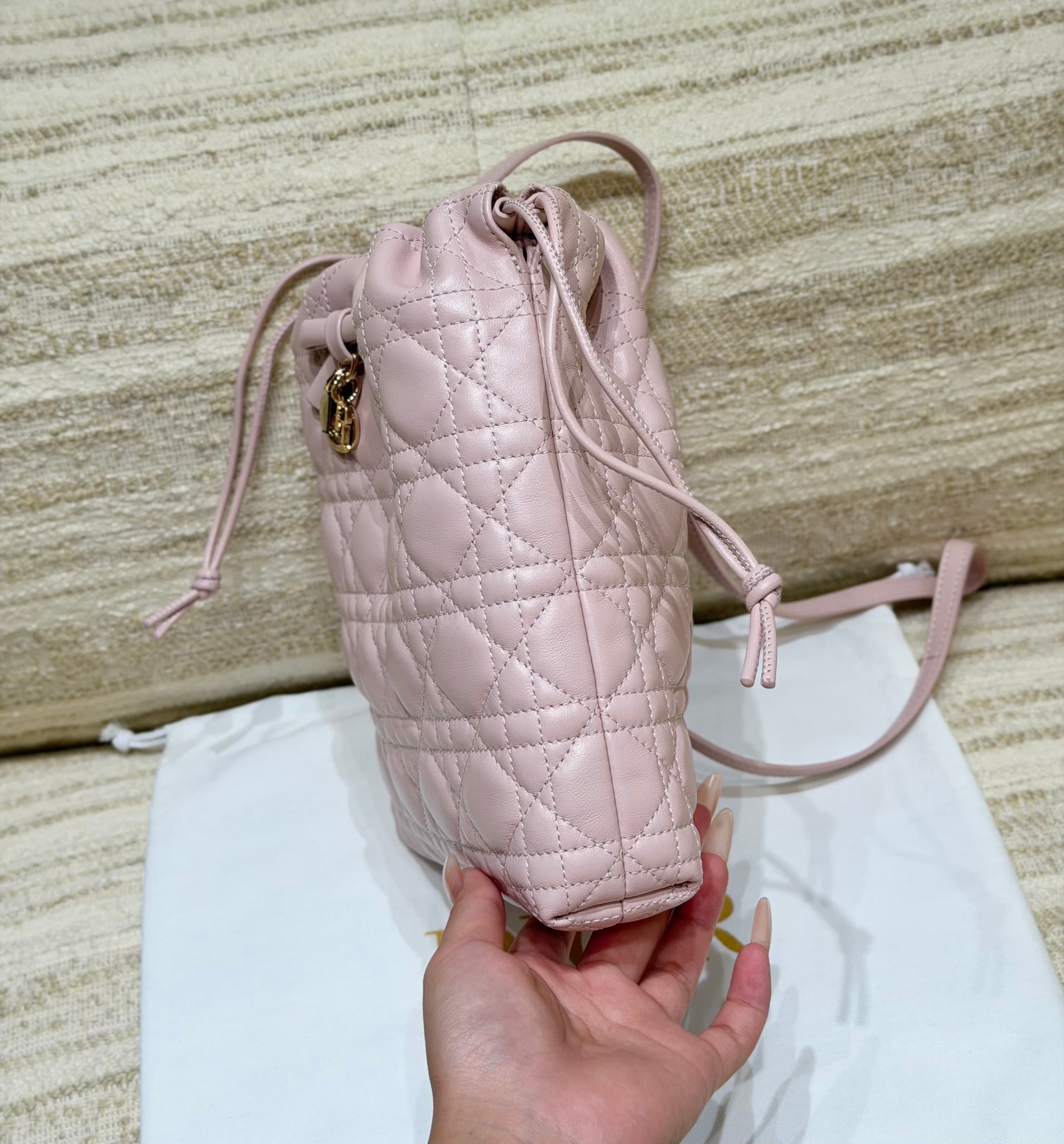디올 퀼팅 버킷백 핑크