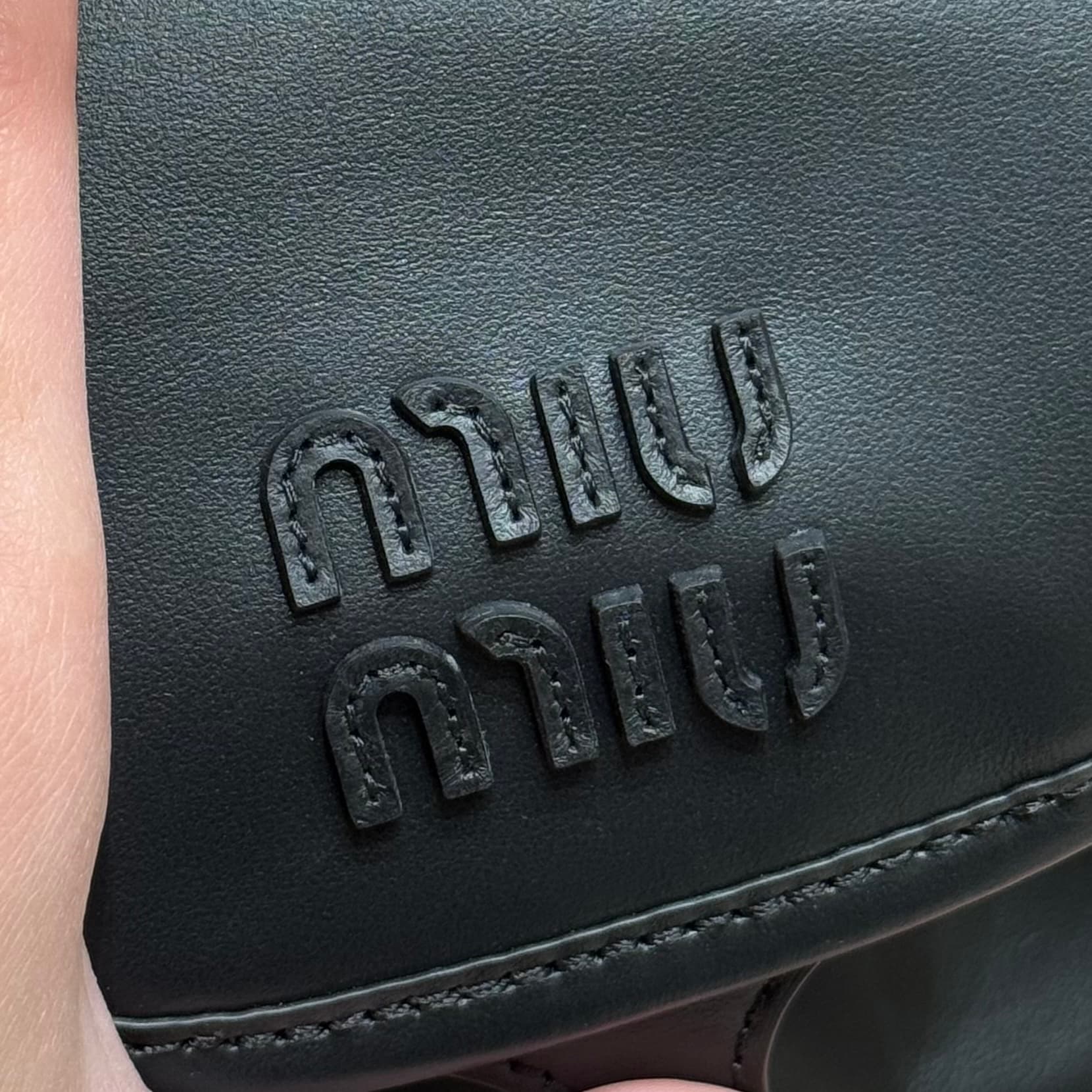 미우미우 플레이 스몰 백팩 블랙