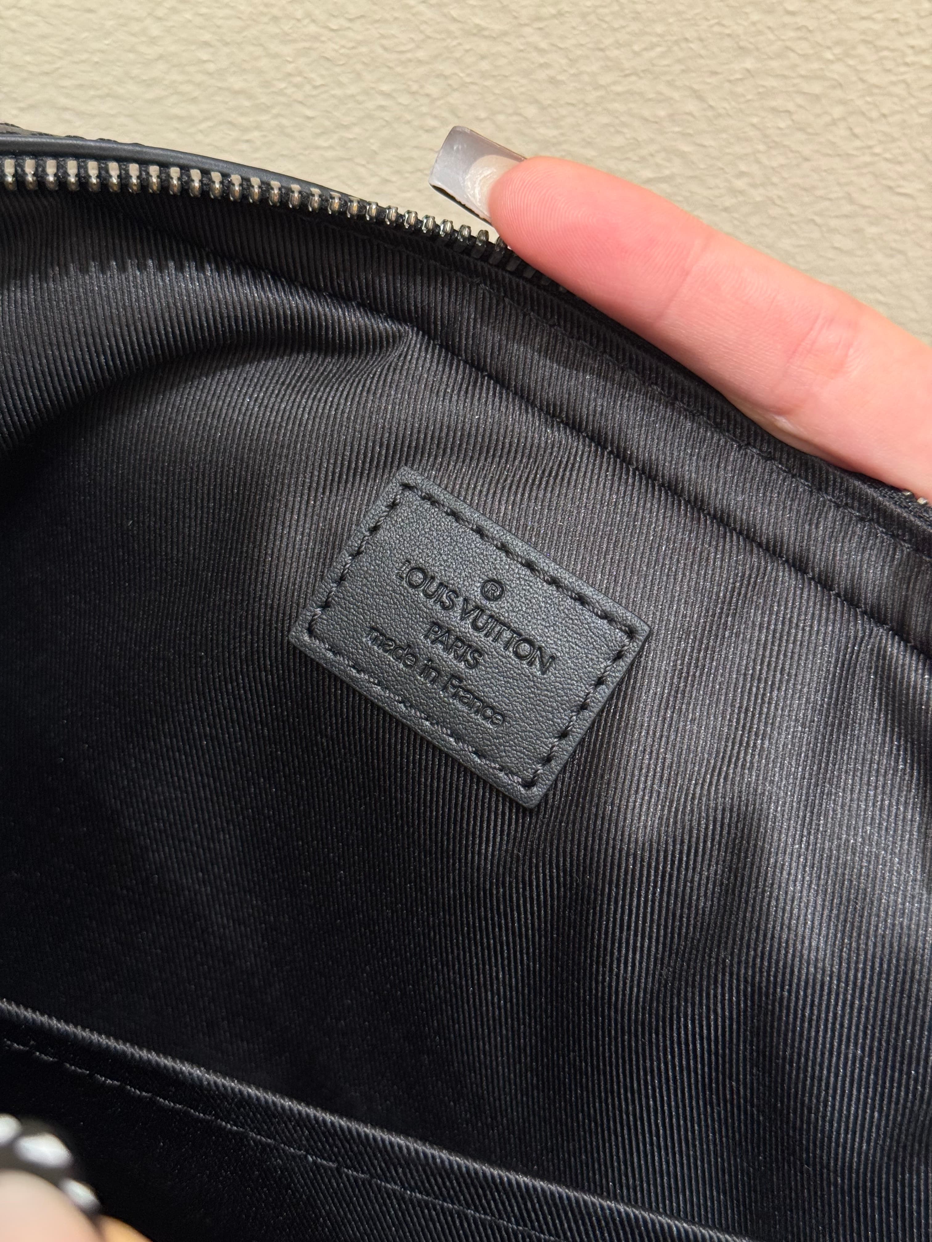 루이비통 트리오 메신저백 Trio Messenger Bag 모노그램 이클립스 블랙