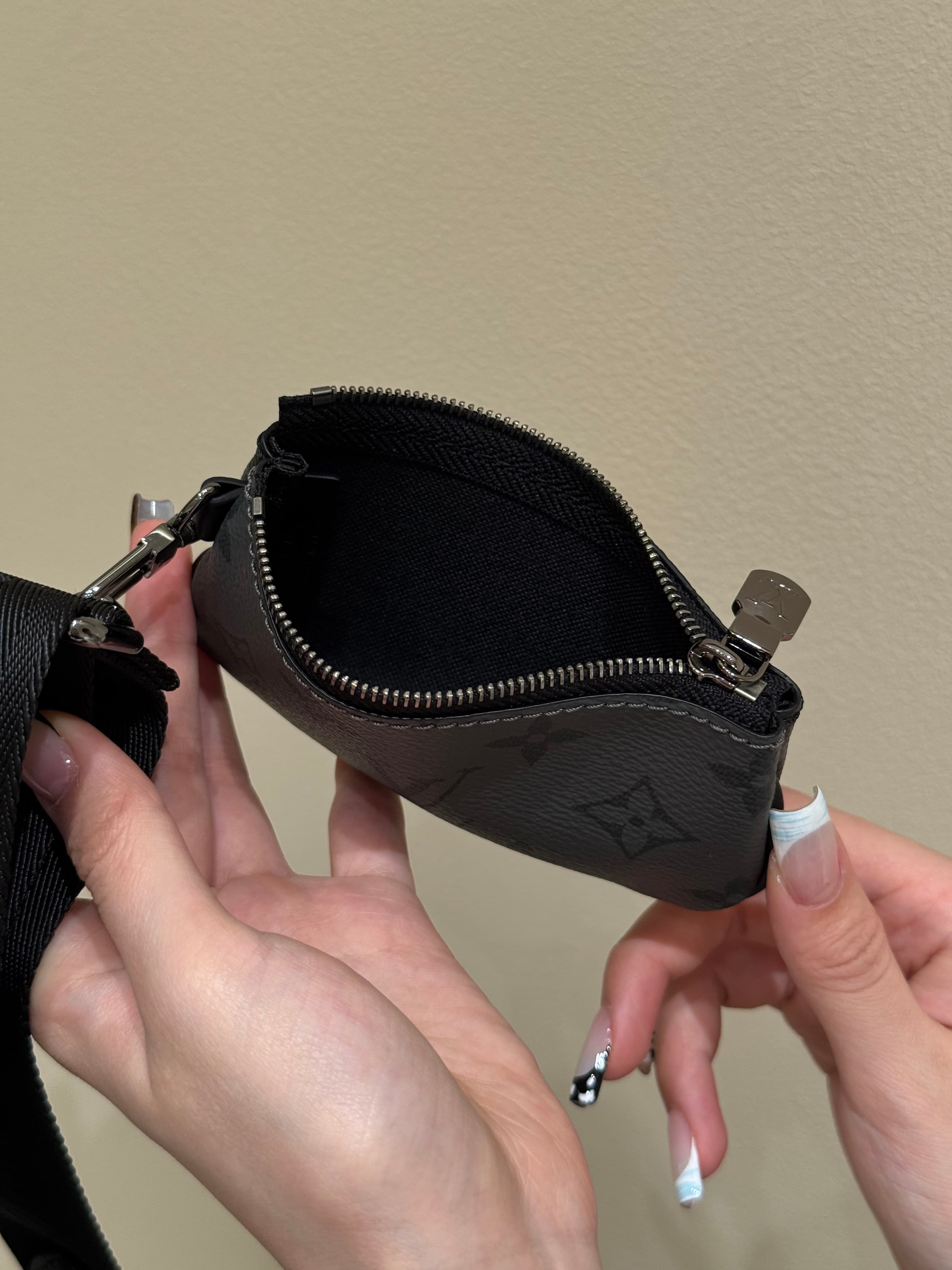 루이비통 트리오 메신저백 Trio Messenger Bag 모노그램 이클립스 블랙