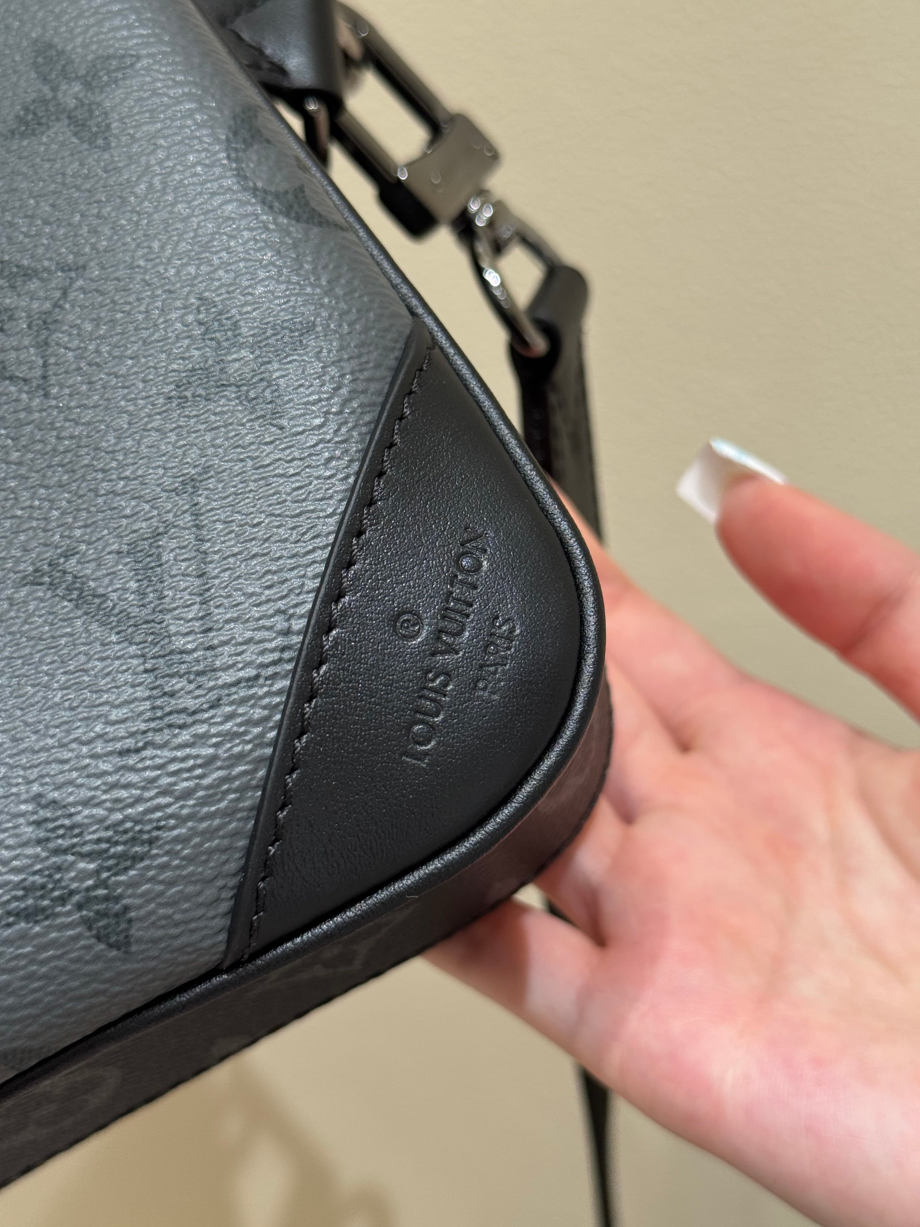 루이비통 트리오 메신저백 Trio Messenger Bag 모노그램 이클립스 블랙