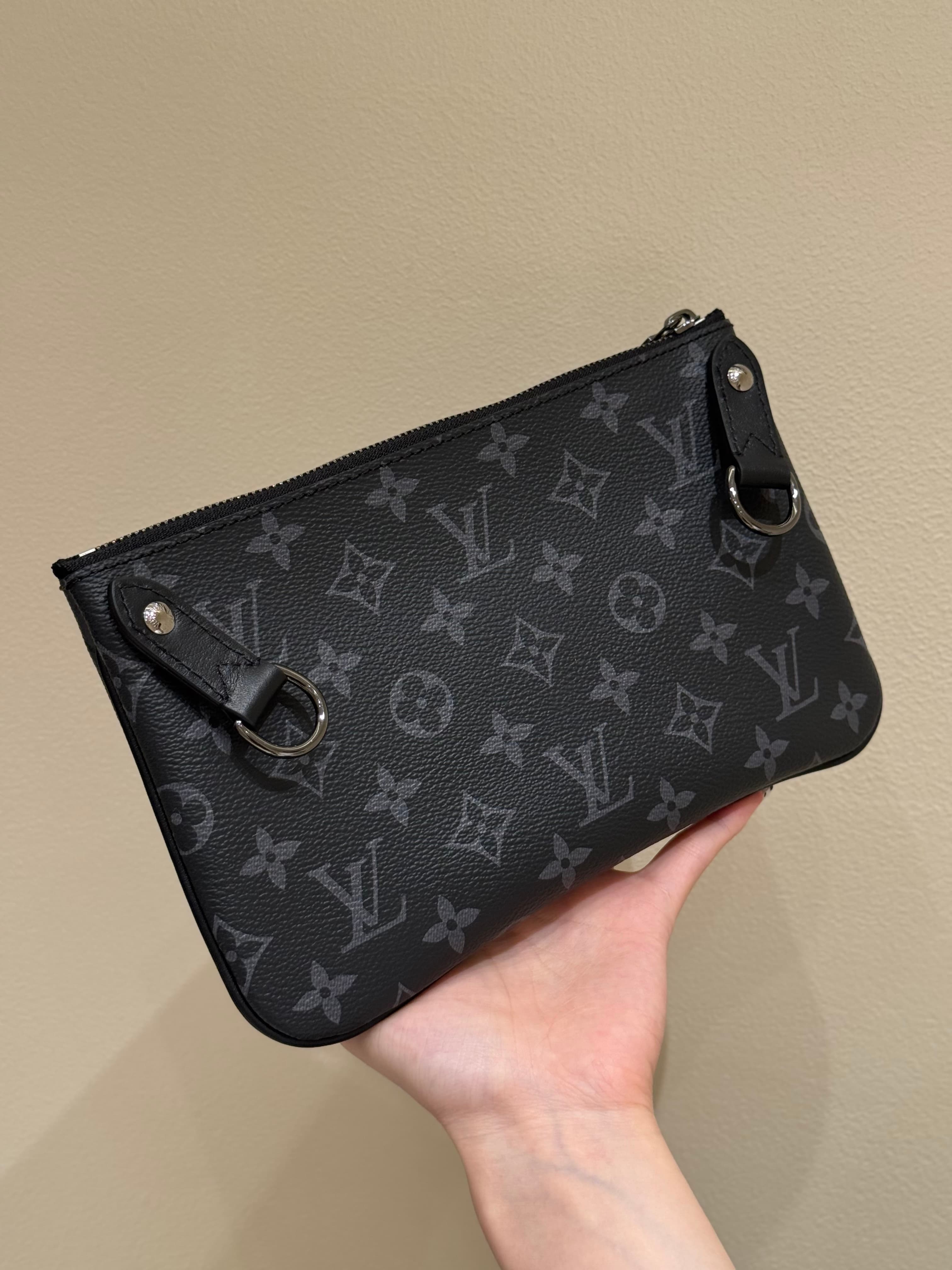 루이비통 트리오 메신저백 Trio Messenger Bag 모노그램 이클립스 블랙