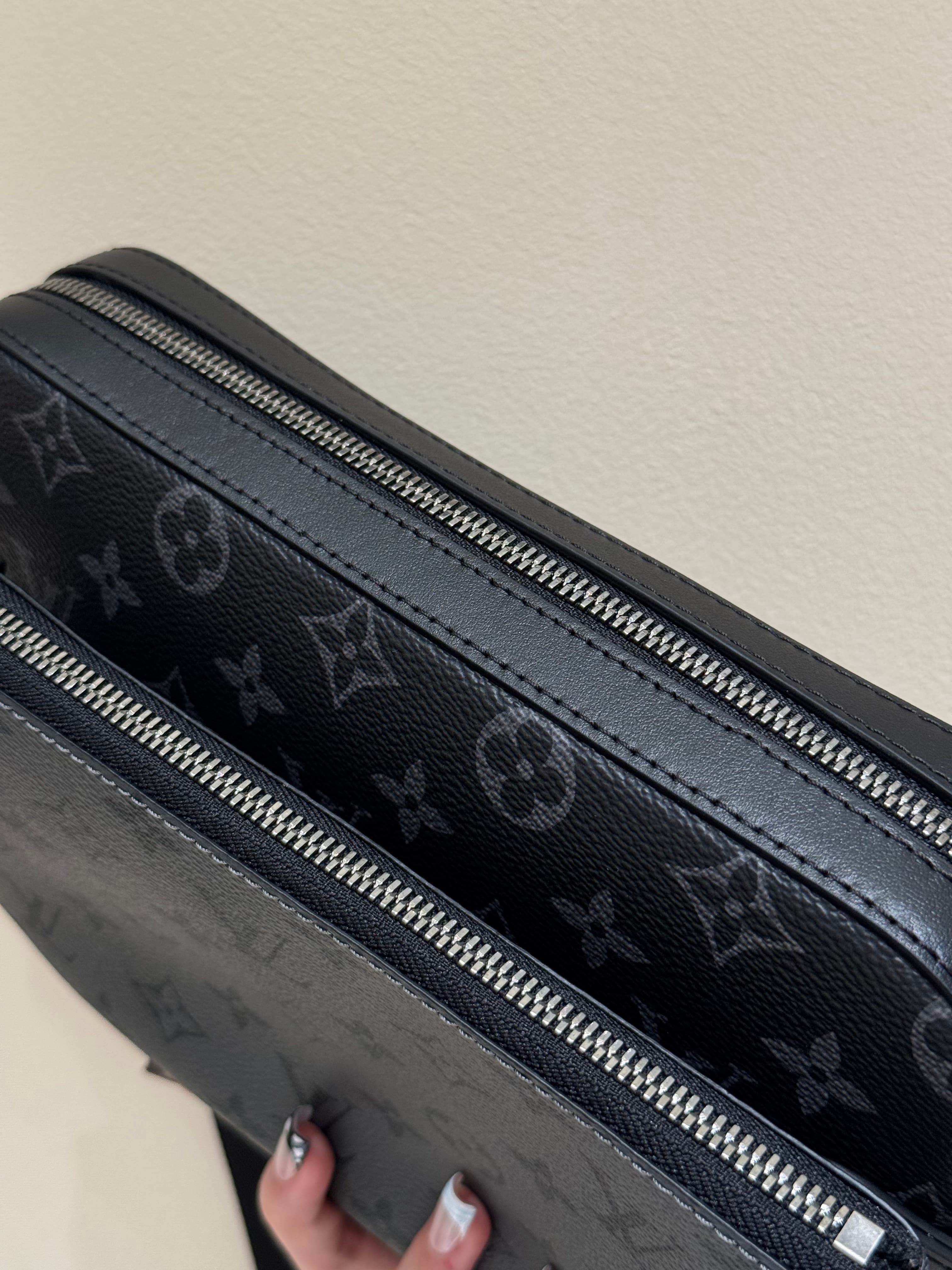 루이비통 트리오 메신저백 Trio Messenger Bag 모노그램 이클립스 블랙