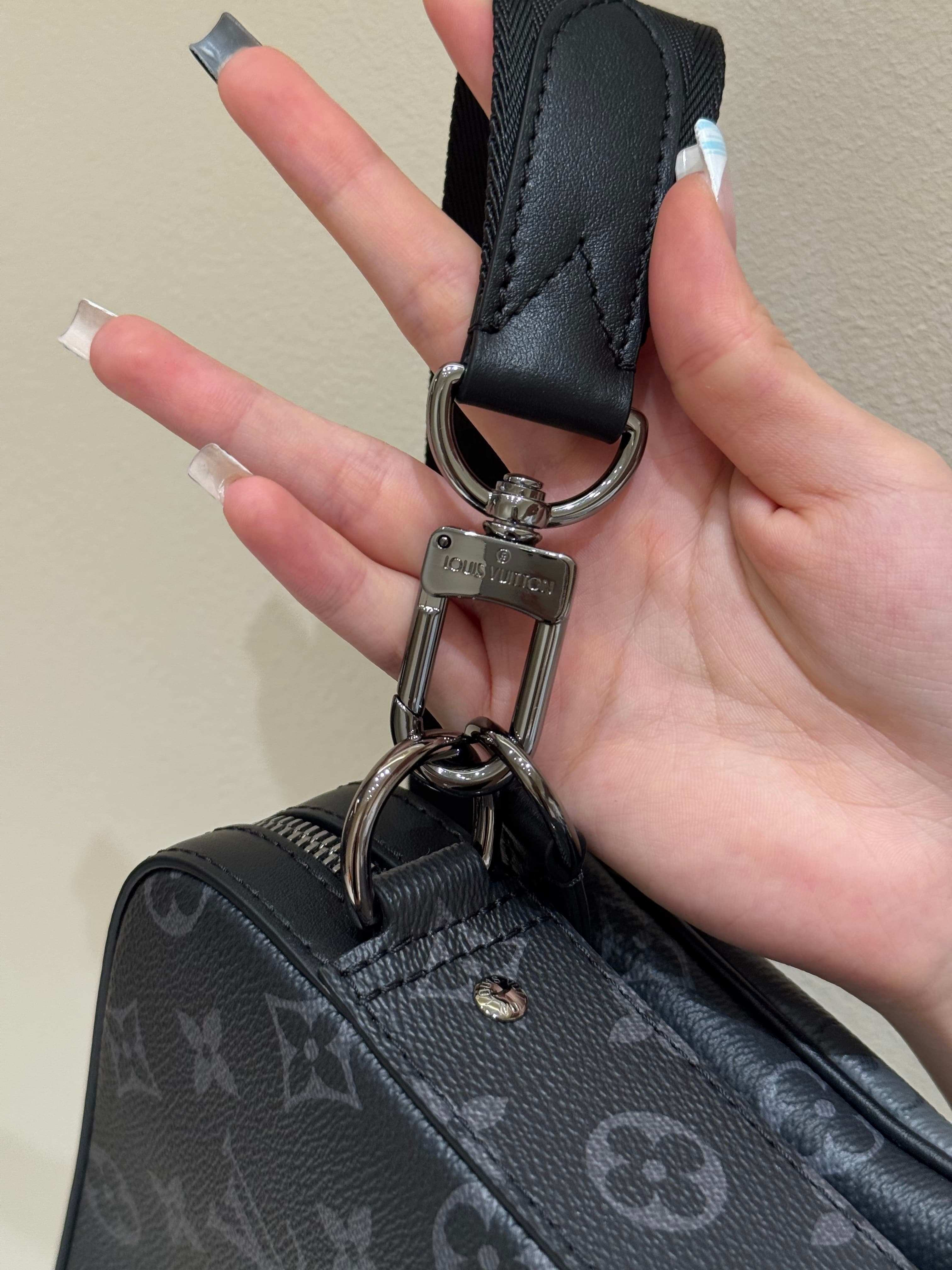 루이비통 트리오 메신저백 Trio Messenger Bag 모노그램 이클립스 블랙