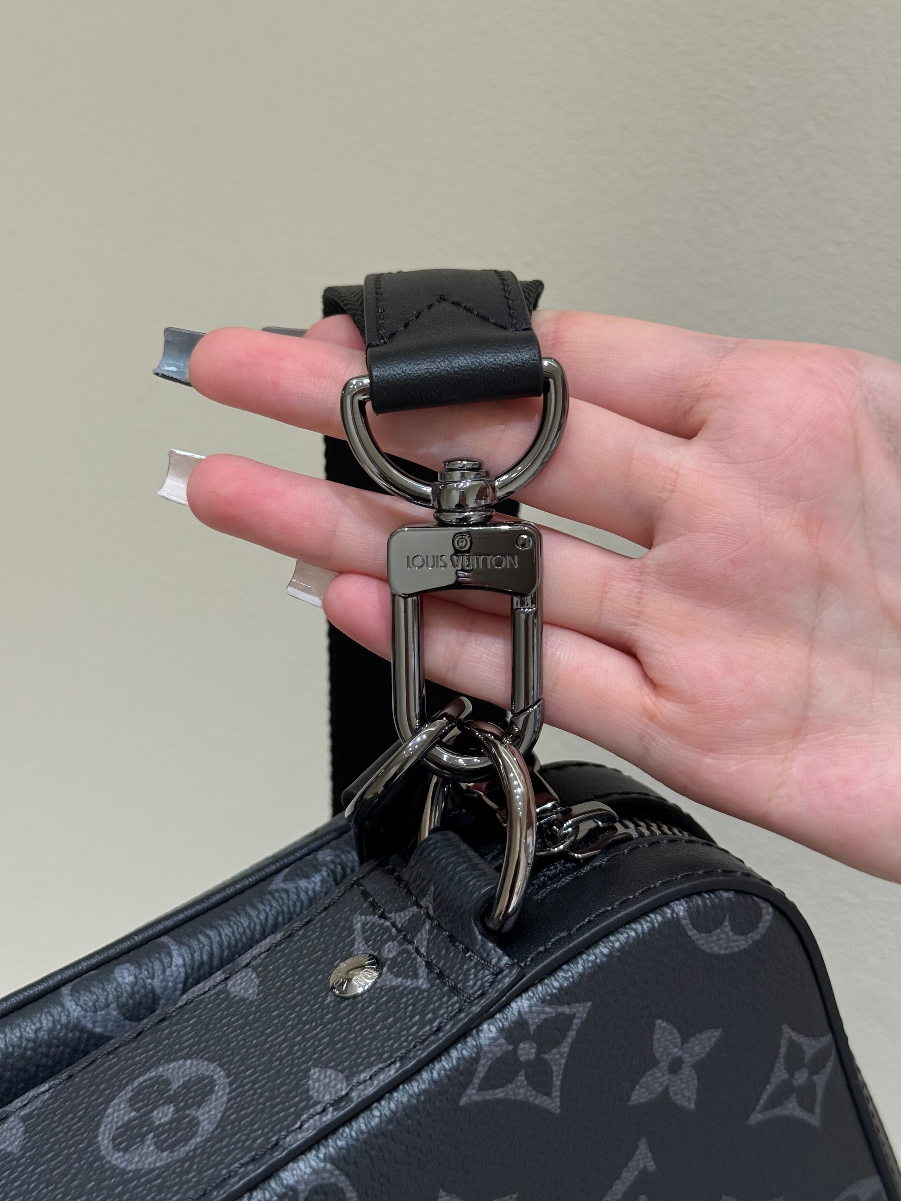 루이비통 트리오 메신저백 Trio Messenger Bag 모노그램 이클립스 블랙
