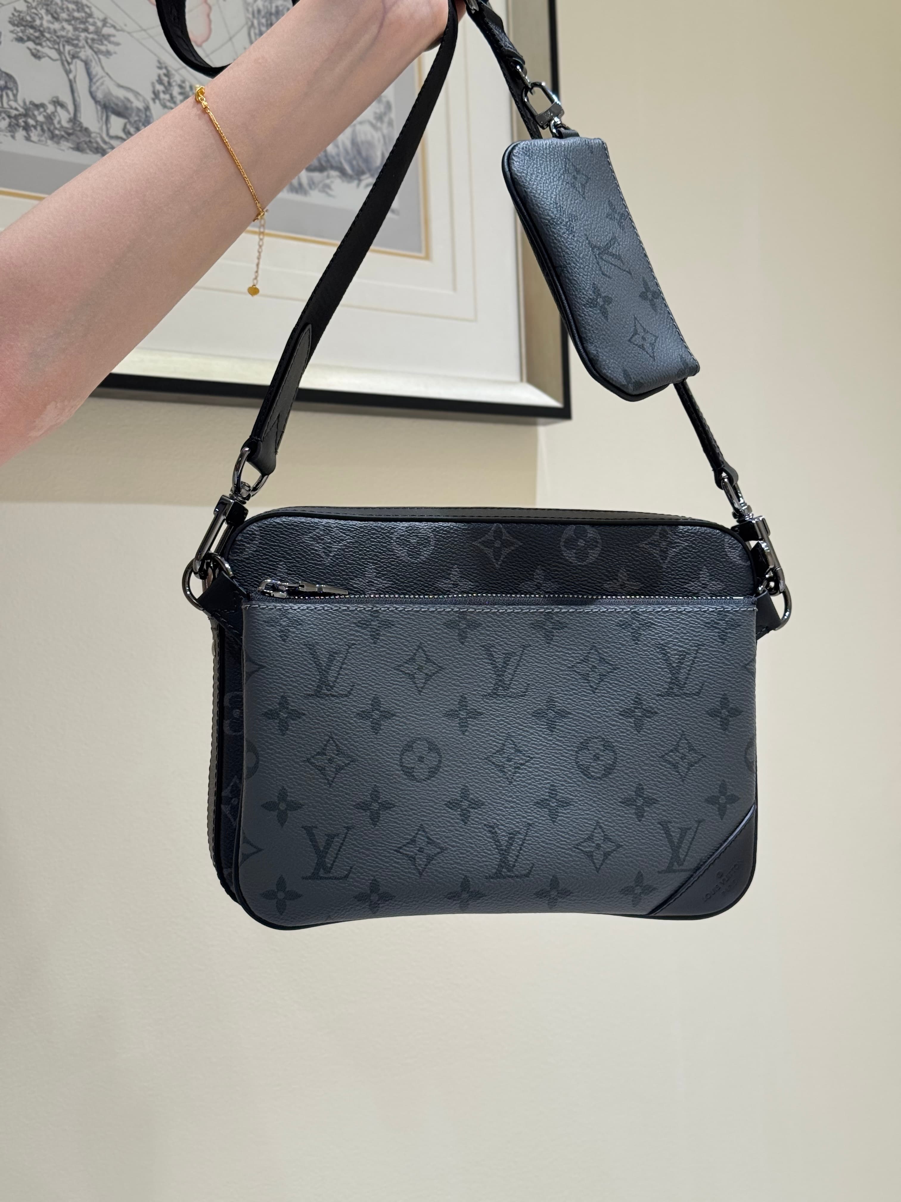 루이비통 트리오 메신저백 Trio Messenger Bag 모노그램 이클립스 블랙