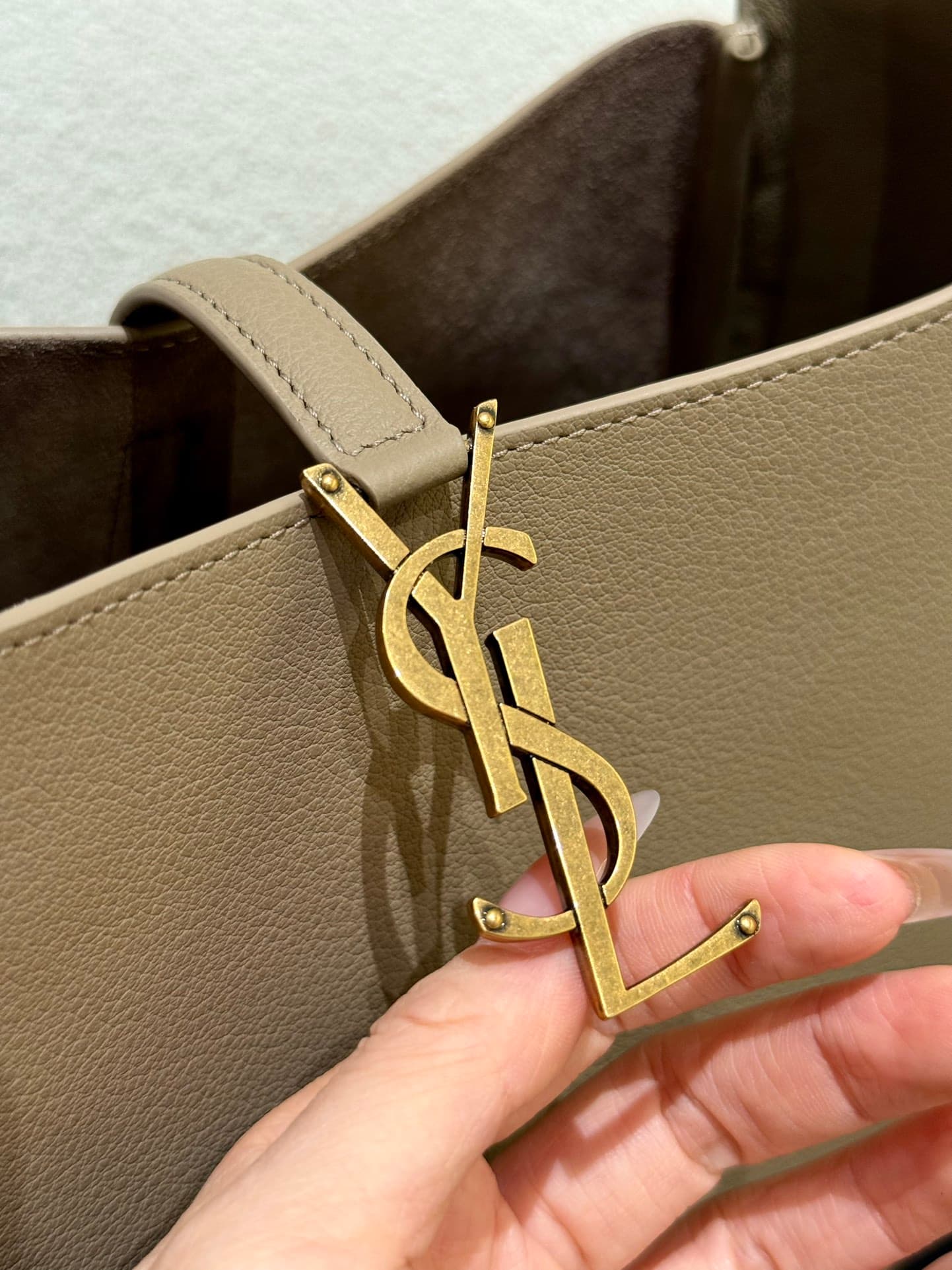 생로랑(YSL) 르 5아7 호보백 스몰 토프
