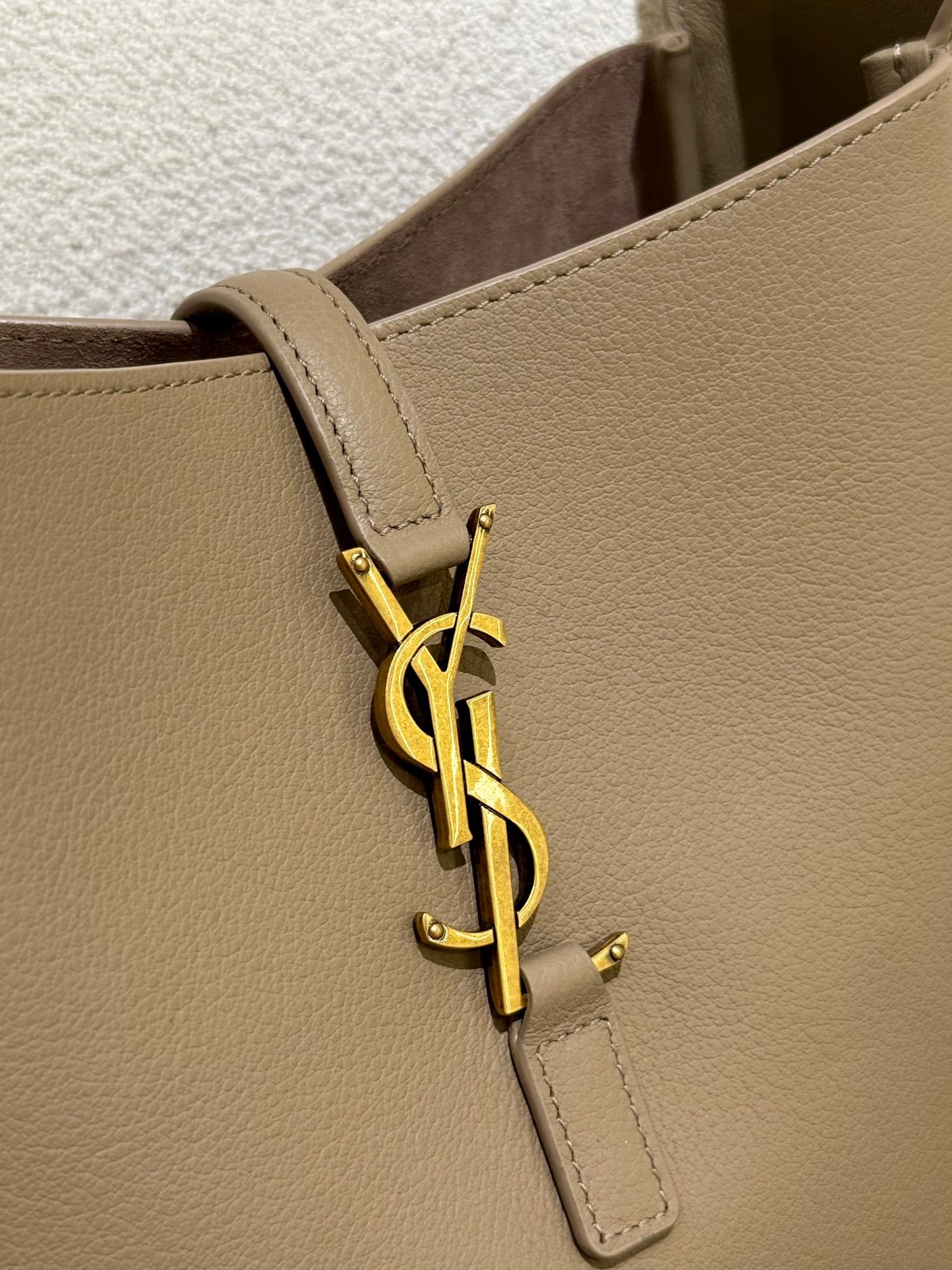 생로랑(YSL) 르 5아7 호보백 스몰 토프