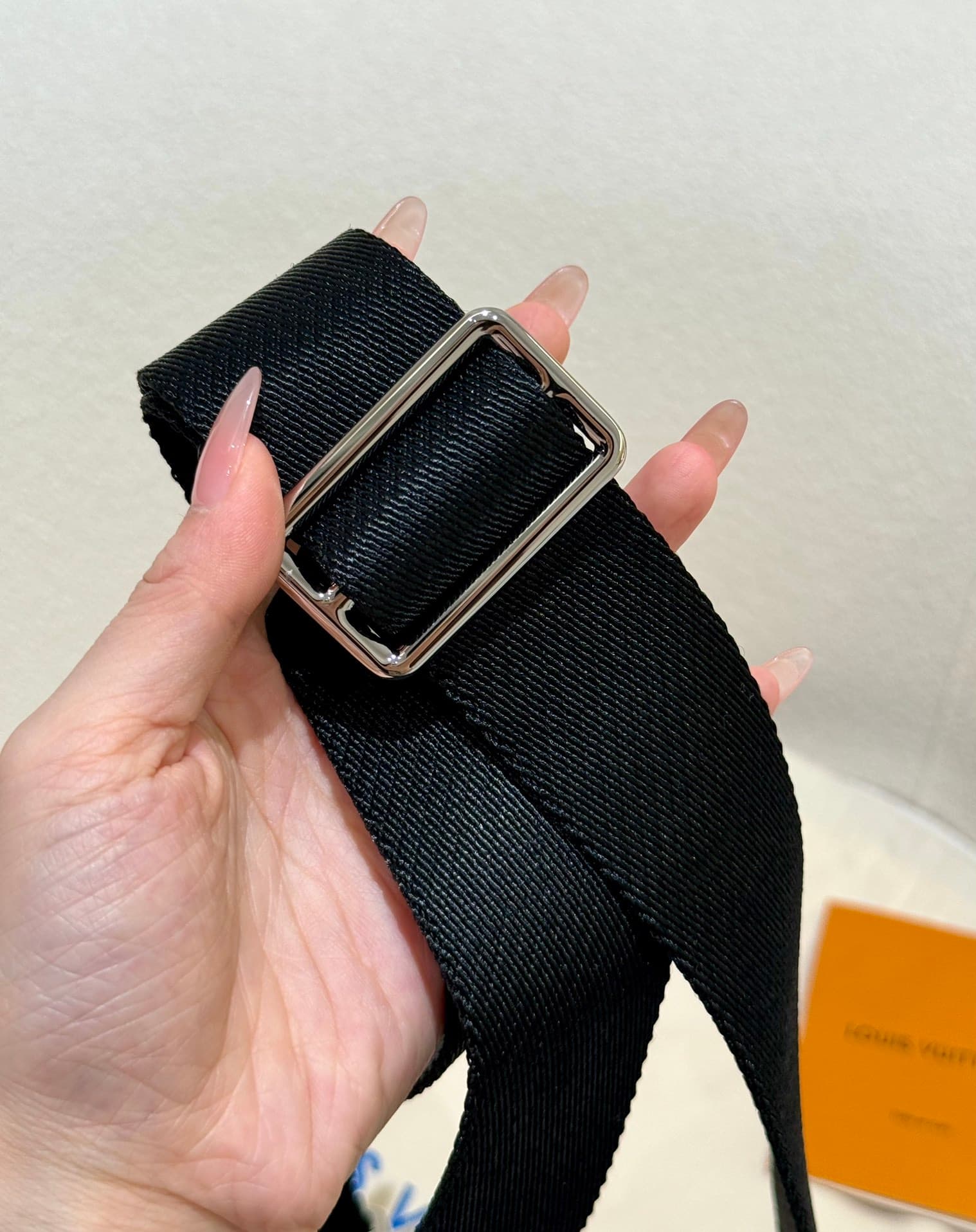 루이비통 아브뉴 슬링백 Avenue Sling Bag 타이가라마 네이비