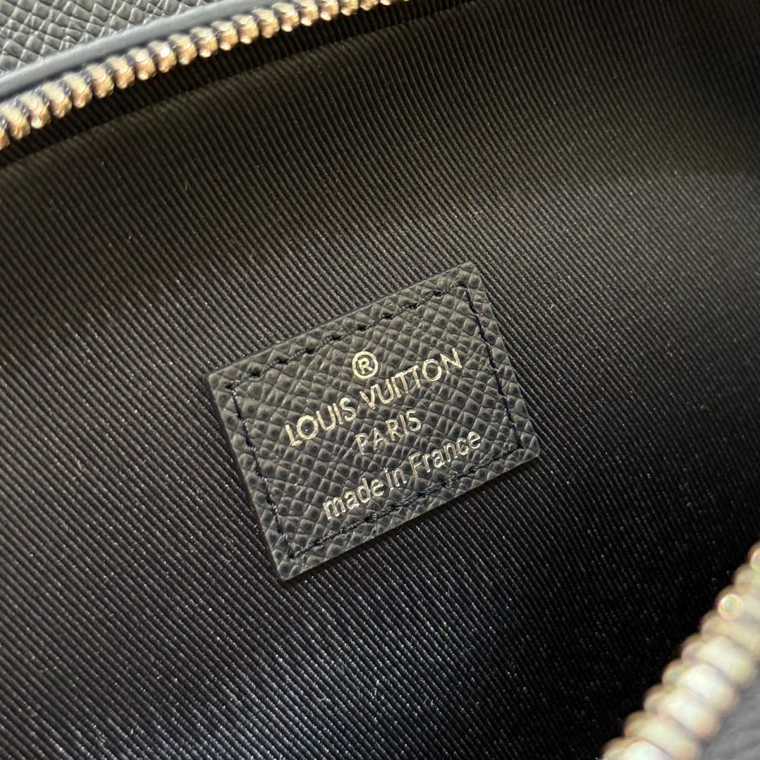 루이비통 아브뉴 슬링백 Avenue Sling Bag 타이가라마 네이비