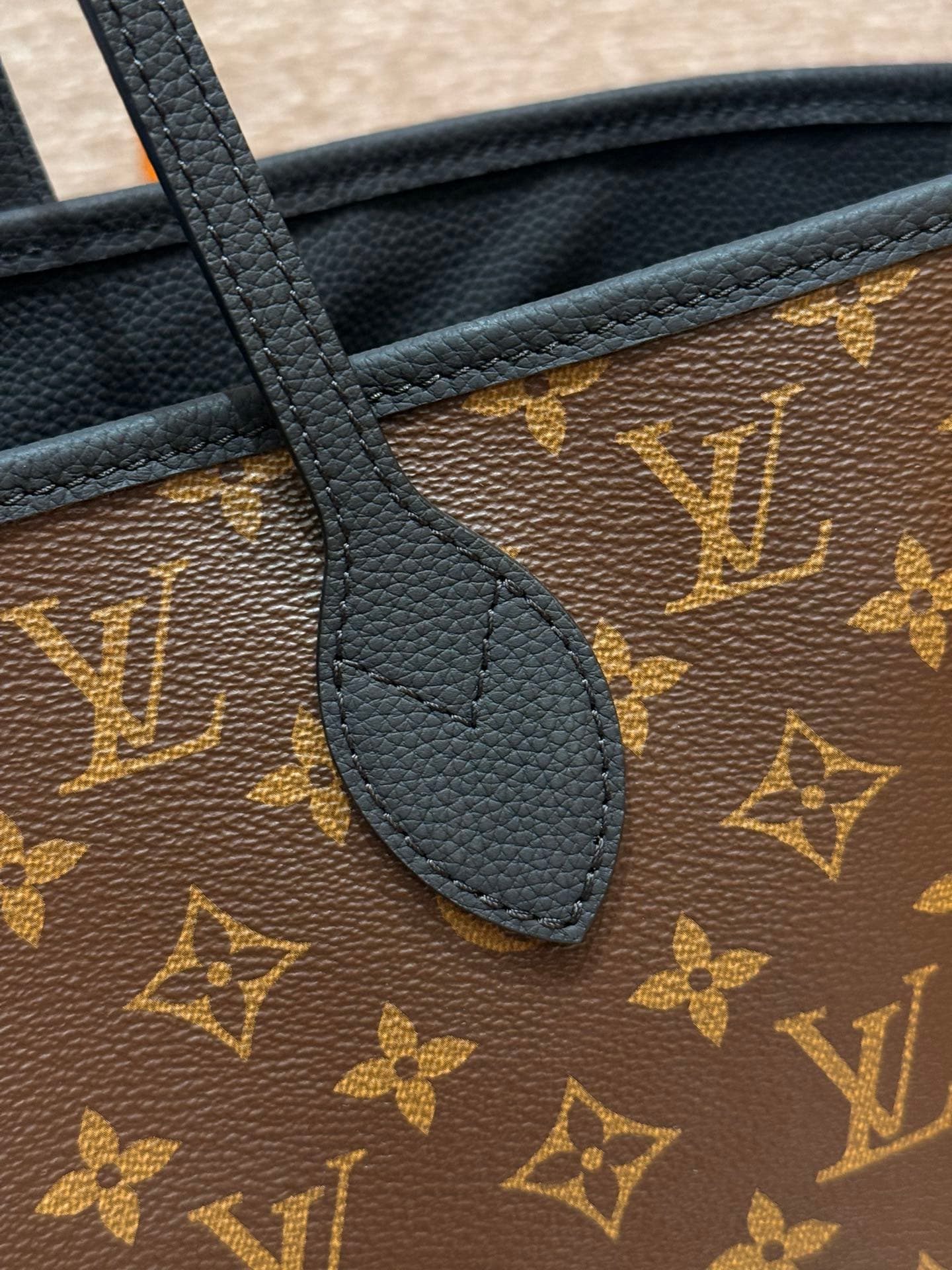 루이비통 네버풀 MM Neverfull MM 모노그램 브라운(블랙 트림 리버서블)