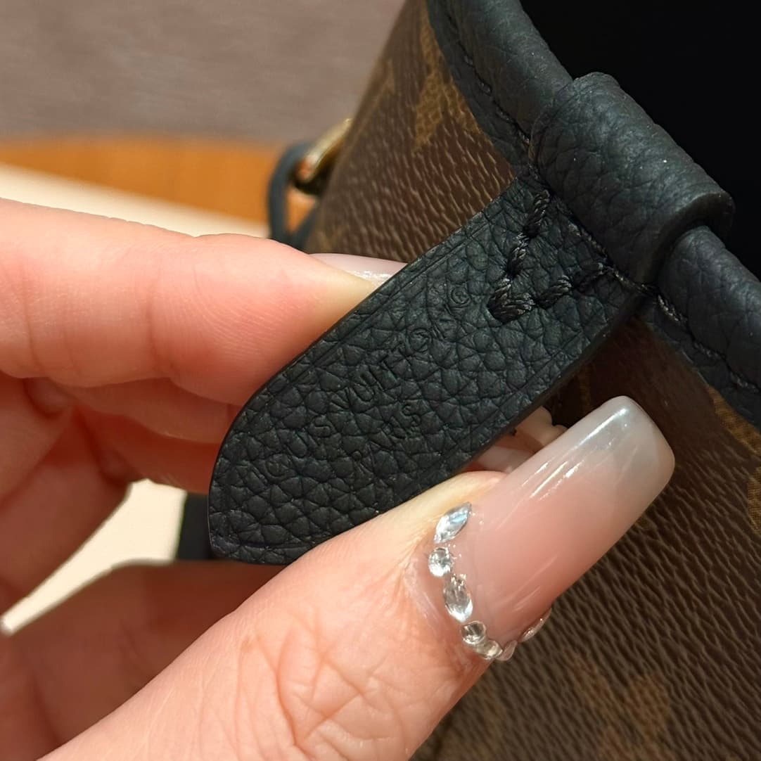 루이비통 네버풀 MM Neverfull MM 모노그램 브라운(블랙 트림 리버서블)