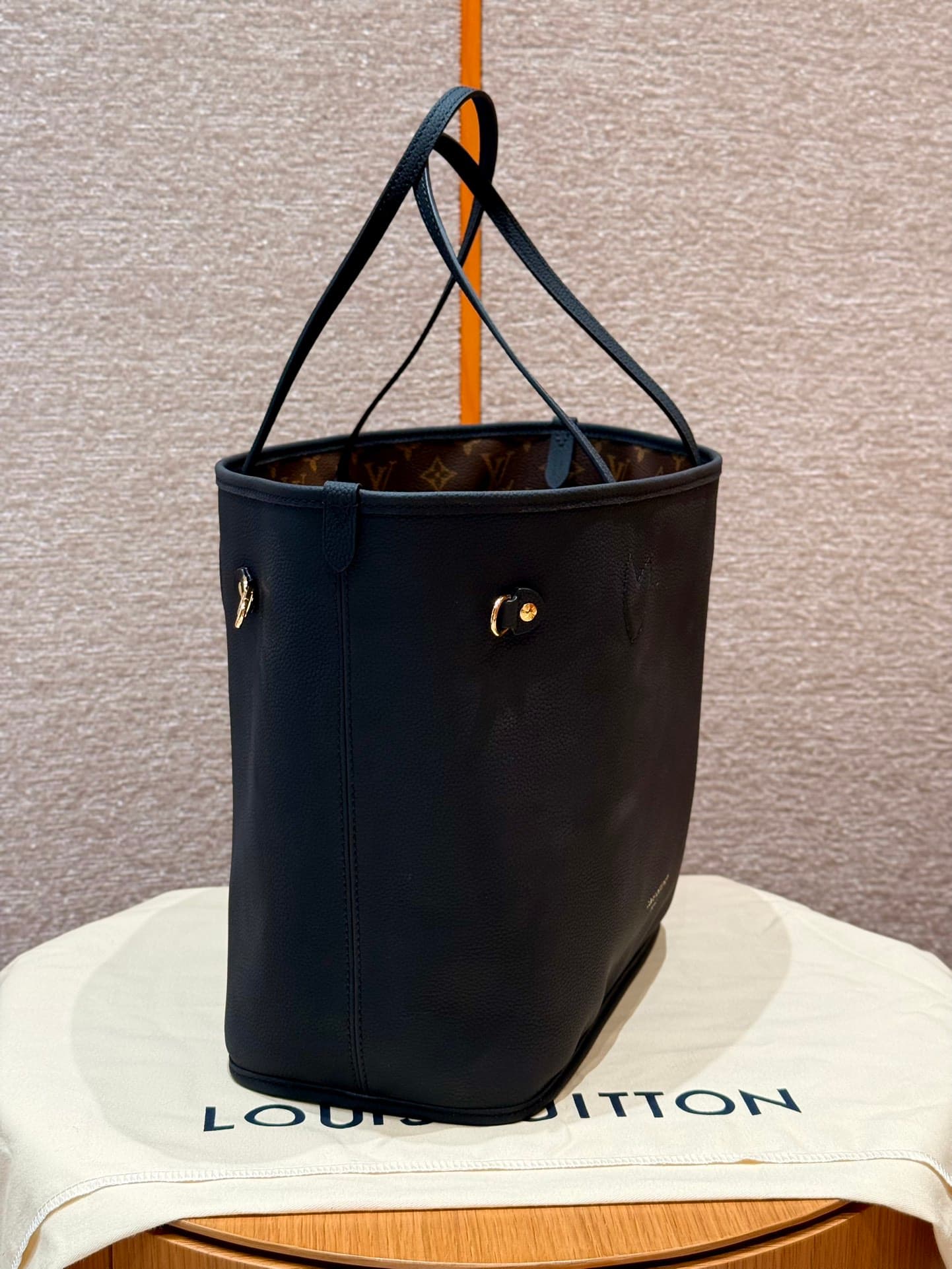 루이비통 네버풀 MM Neverfull MM 모노그램 브라운(블랙 트림 리버서블)