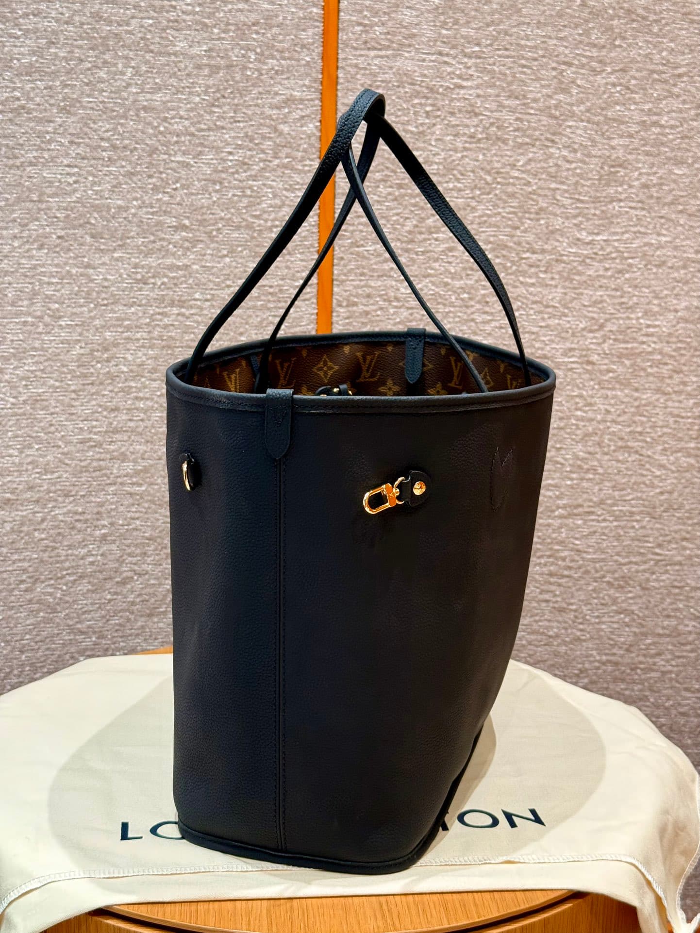 루이비통 네버풀 MM Neverfull MM 모노그램 브라운(블랙 트림 리버서블)