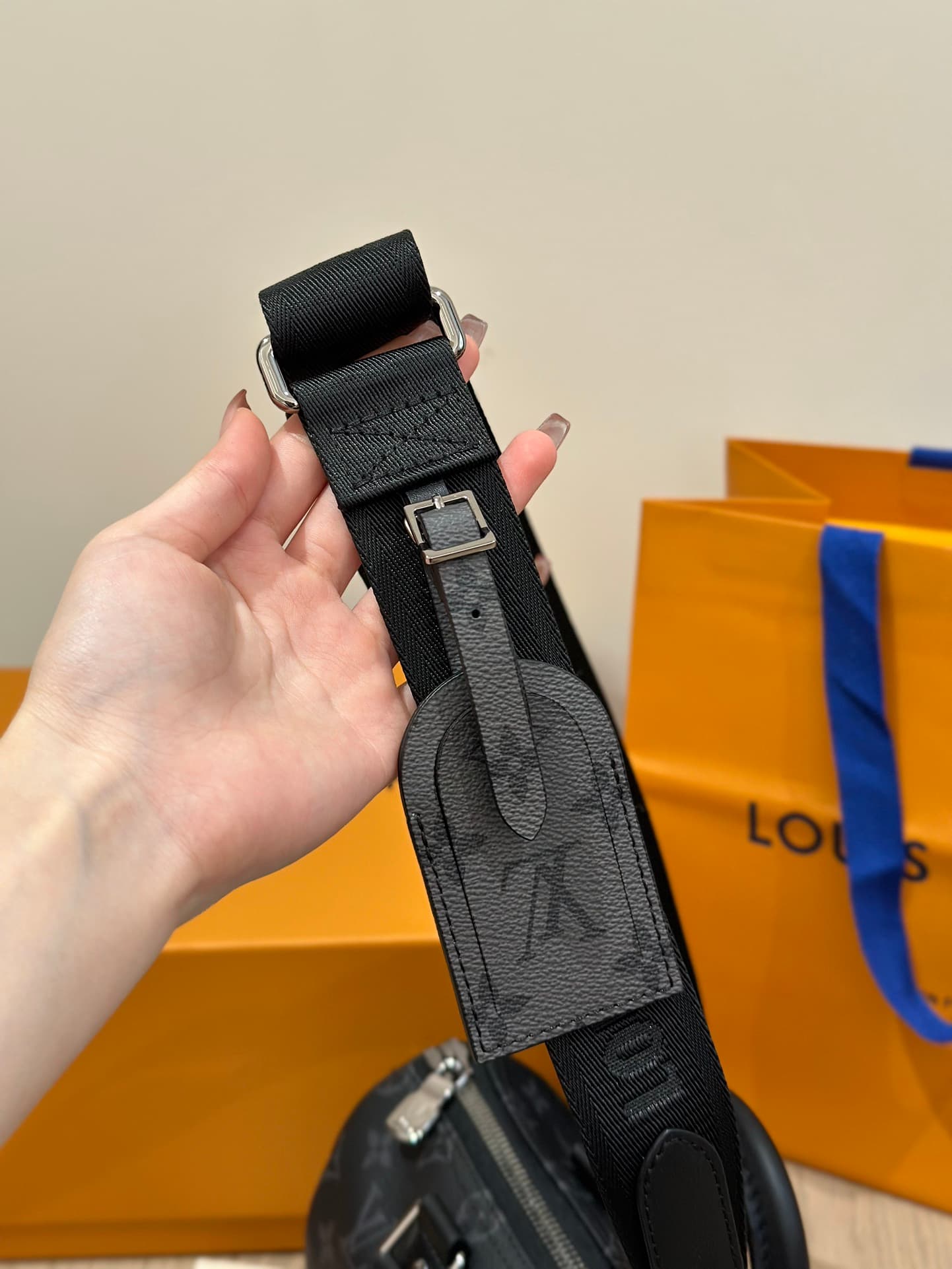 루이비통 키폴 25 필로우 Keepall 25 Pillow(신형) 모노그램 이클립스 블랙