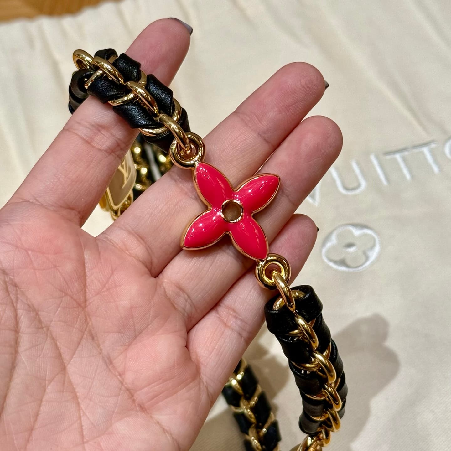 루이비통 카퓌신 미니 (블랙)
