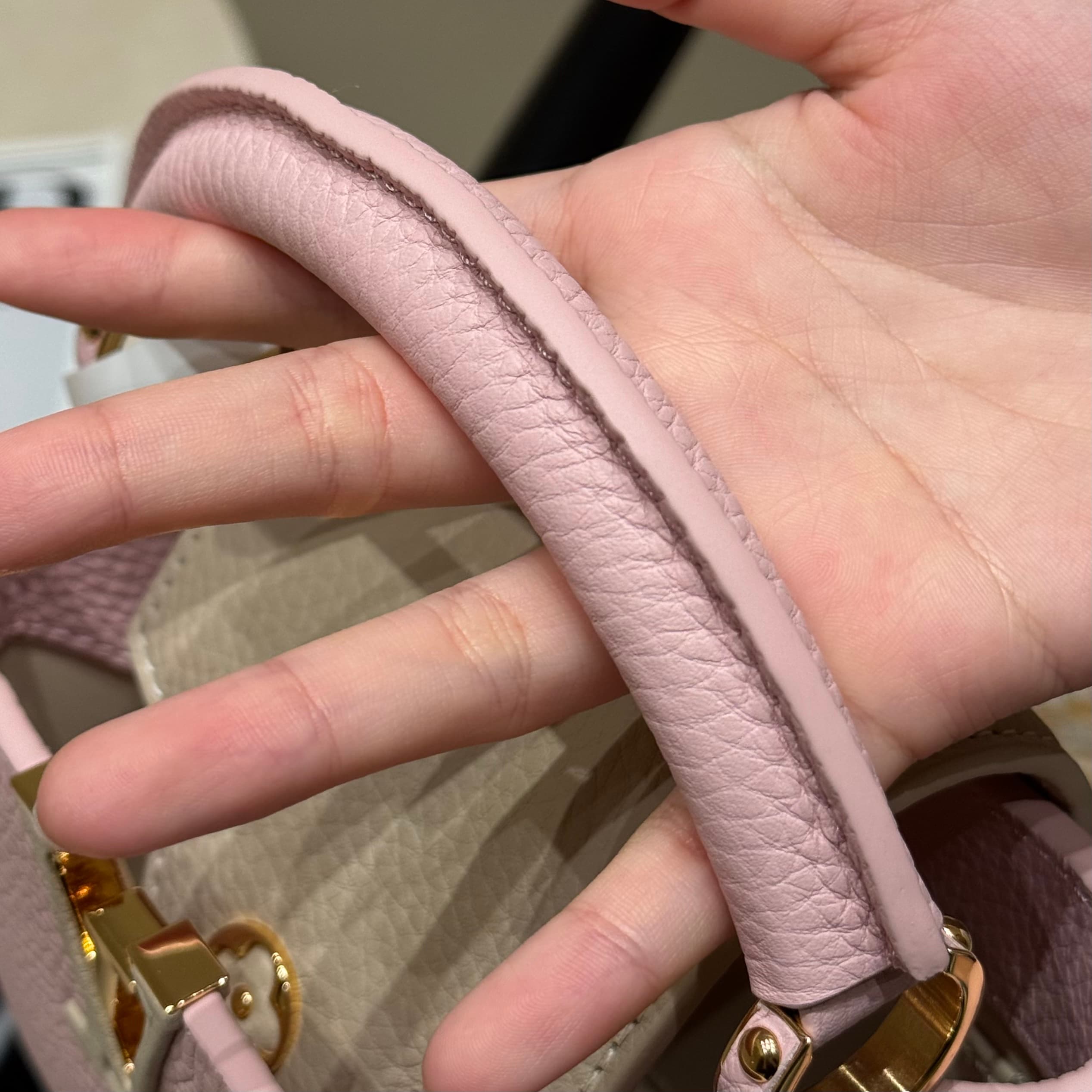 루이비통 카퓌신 MM (핑크)