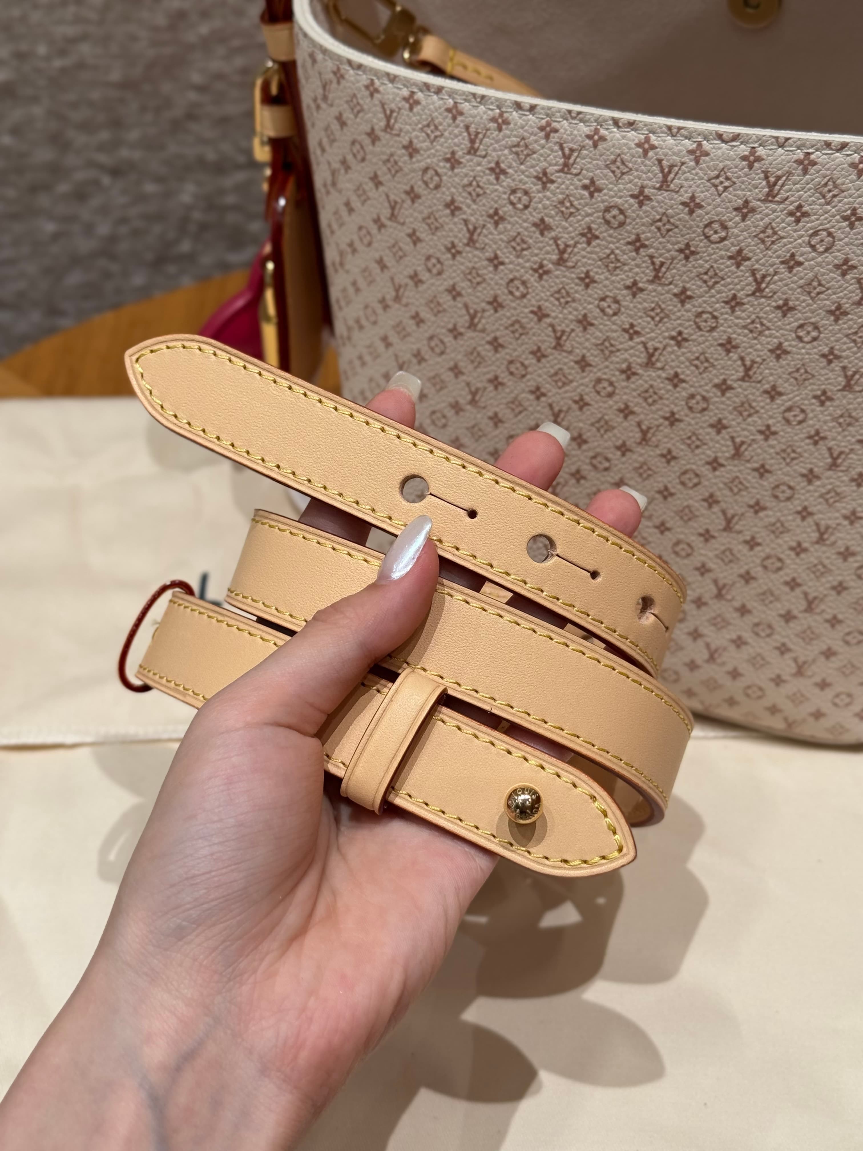 루이비통 올인 BB (화이트)