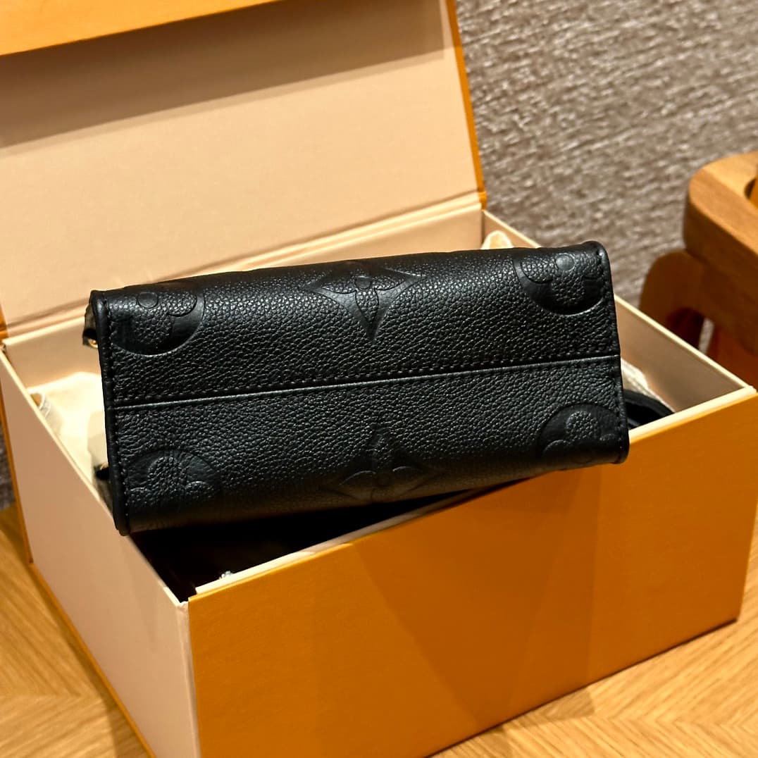 루이비통 온더고 BB (블랙)