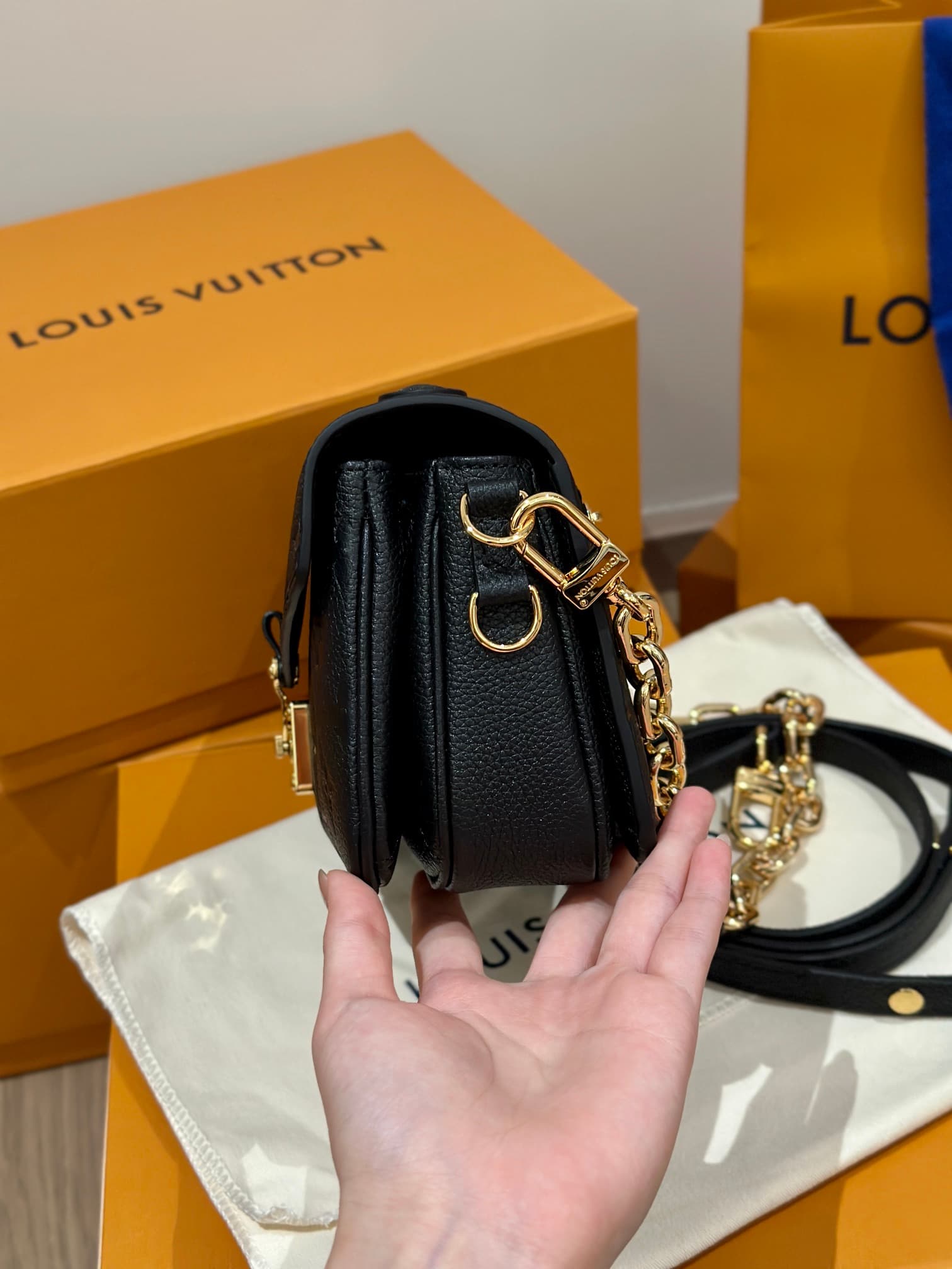 루이비통 포쉐트 메티스 이스트 웨스트 (블랙)