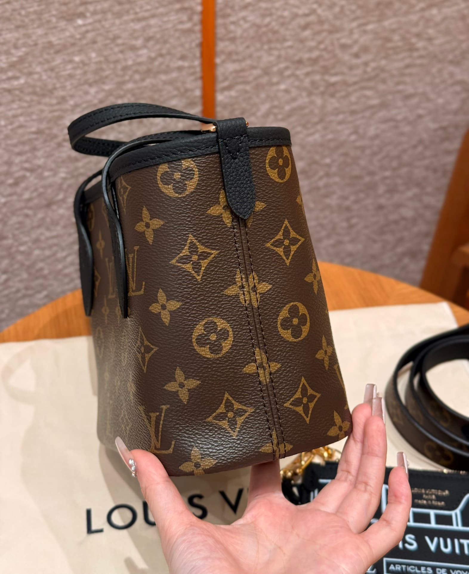 루이비통 네버풀 BB (브라운)