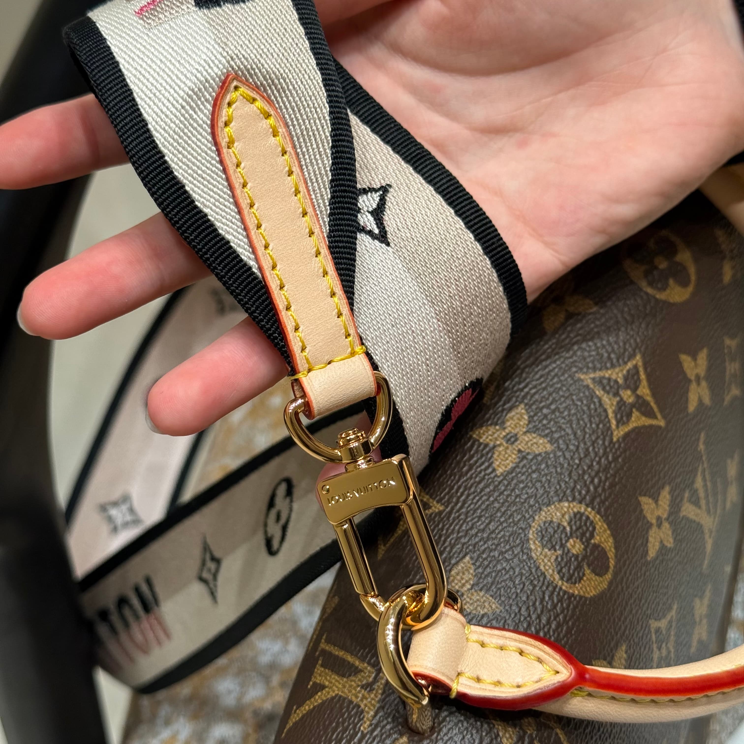 루이비통 클루니 MM (브라운)